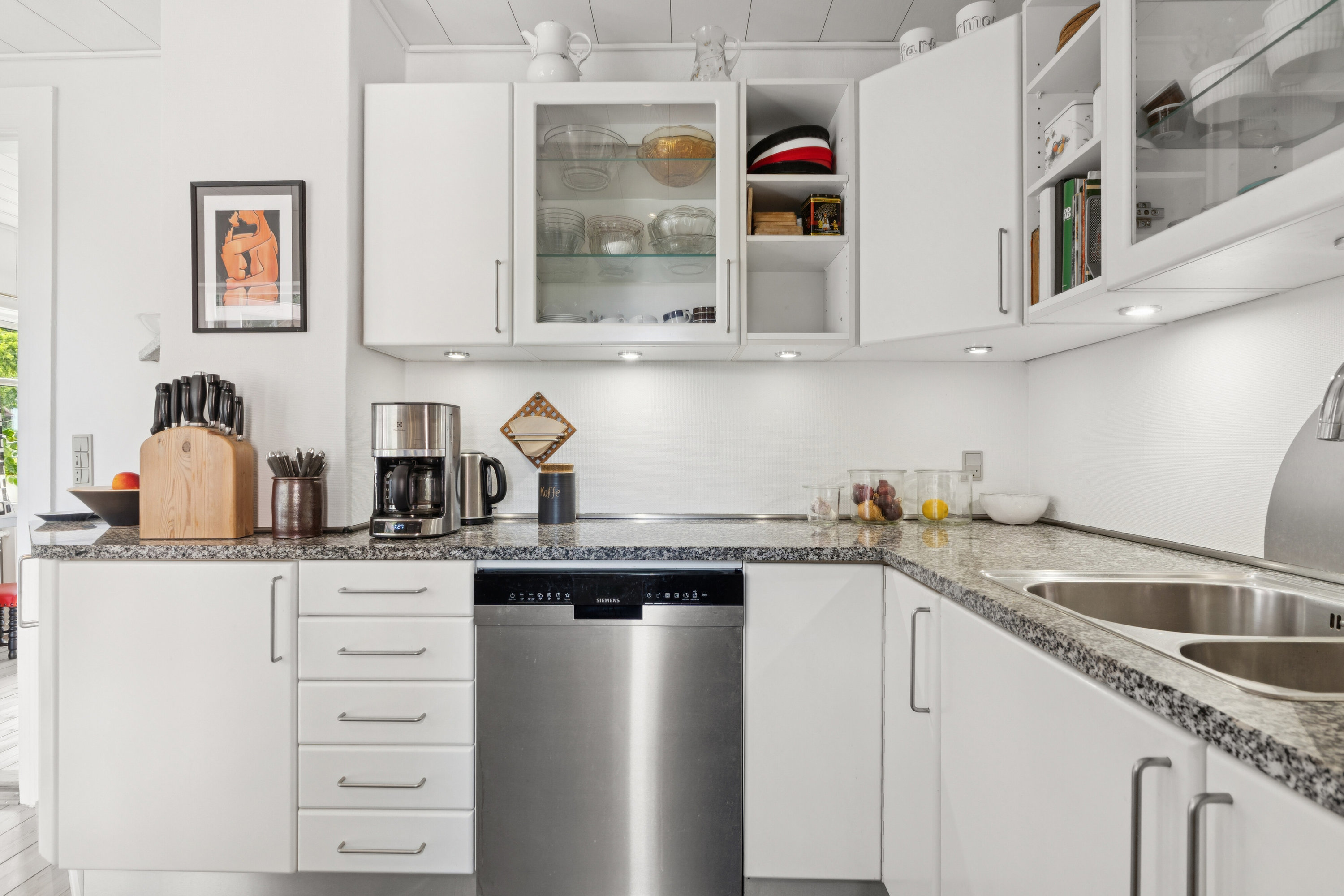 Fremhævet køkken billede i fuldskærmstilstand. Billede af Humblevej 1, 5900 Rudkøbing