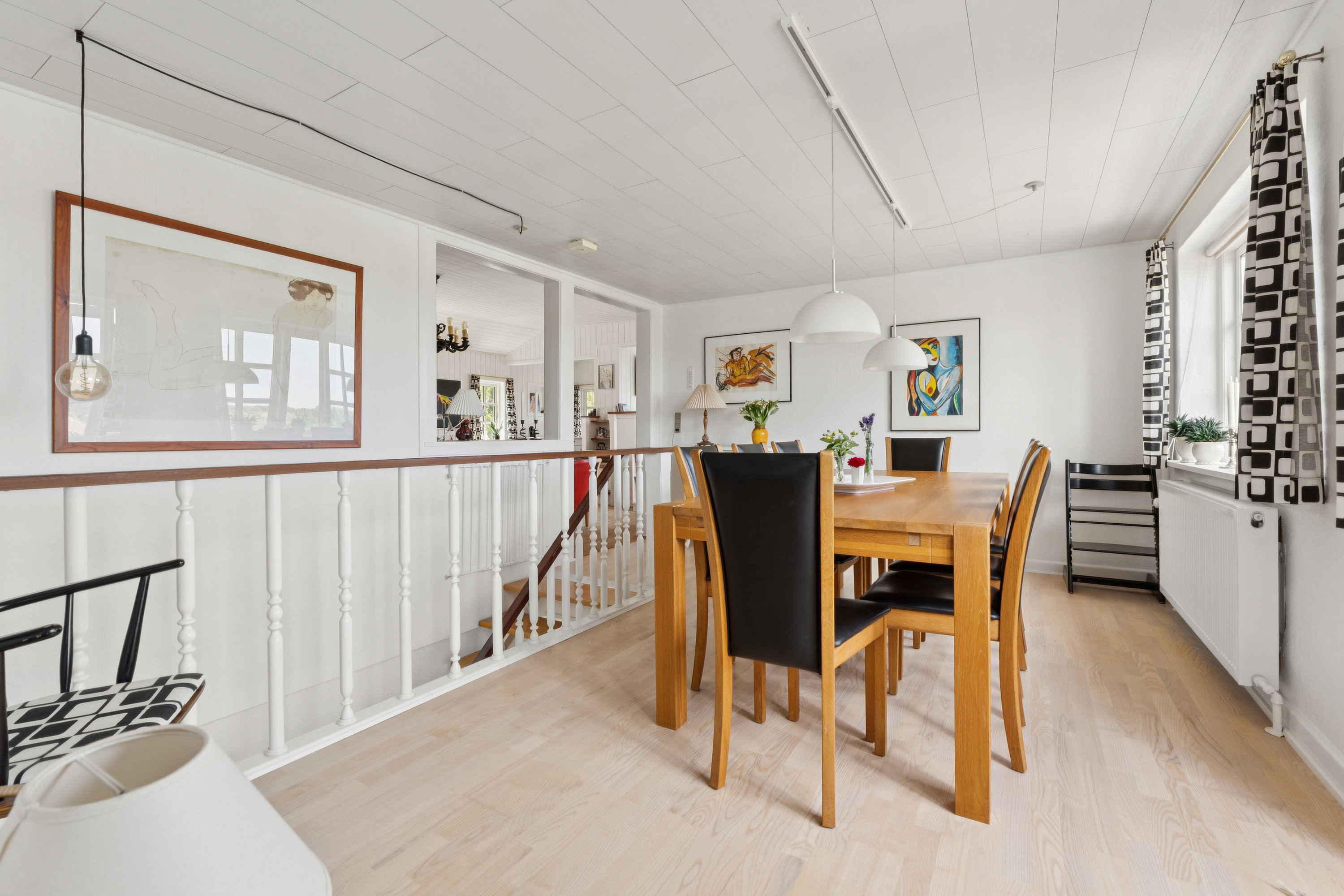 Fremhævet spisestue billede i fuldskærmstilstand. Billede af Humblevej 1, 5900 Rudkøbing