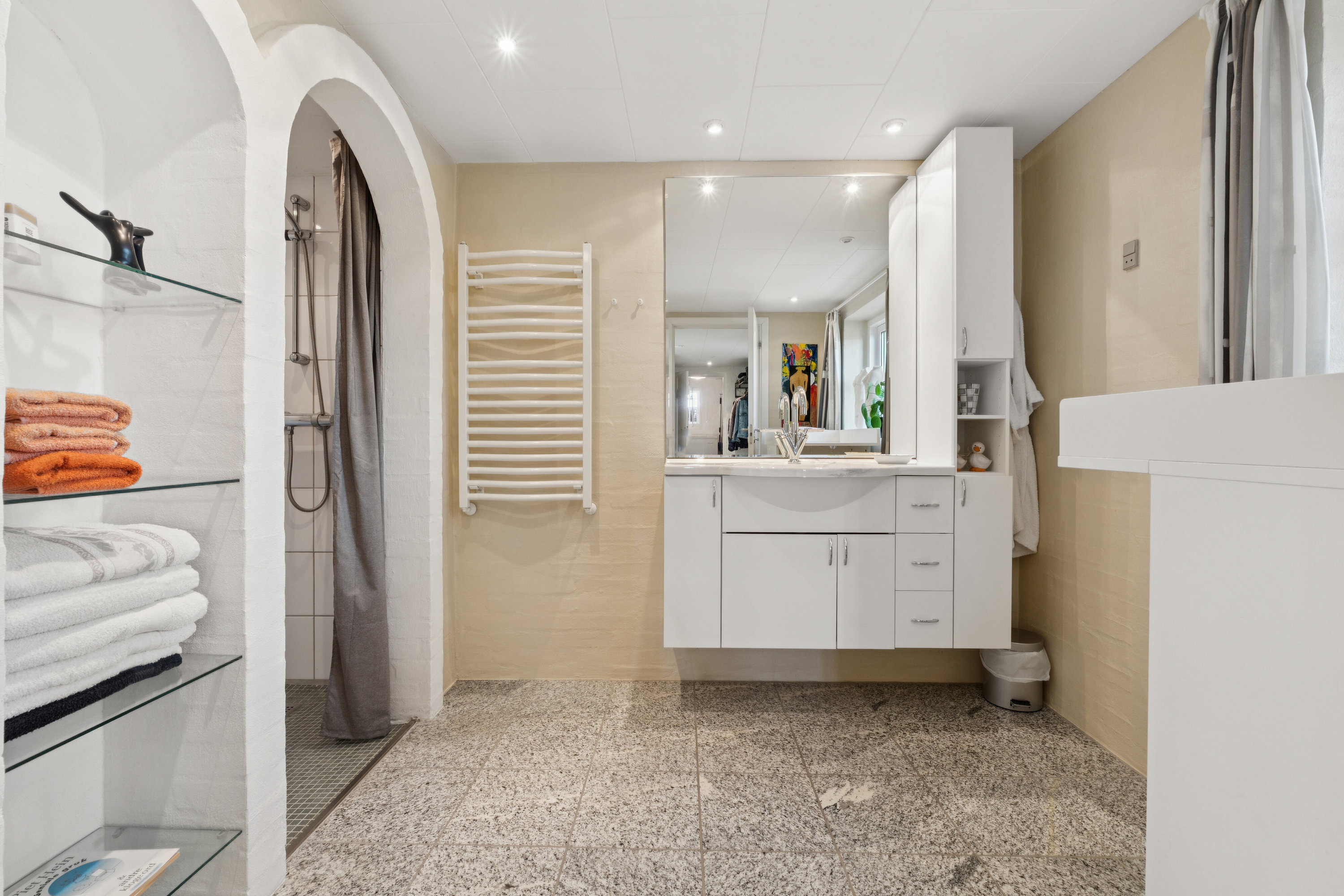 Fremhævet badeværelse billede i fuldskærmstilstand. Billede af Humblevej 1, 5900 Rudkøbing