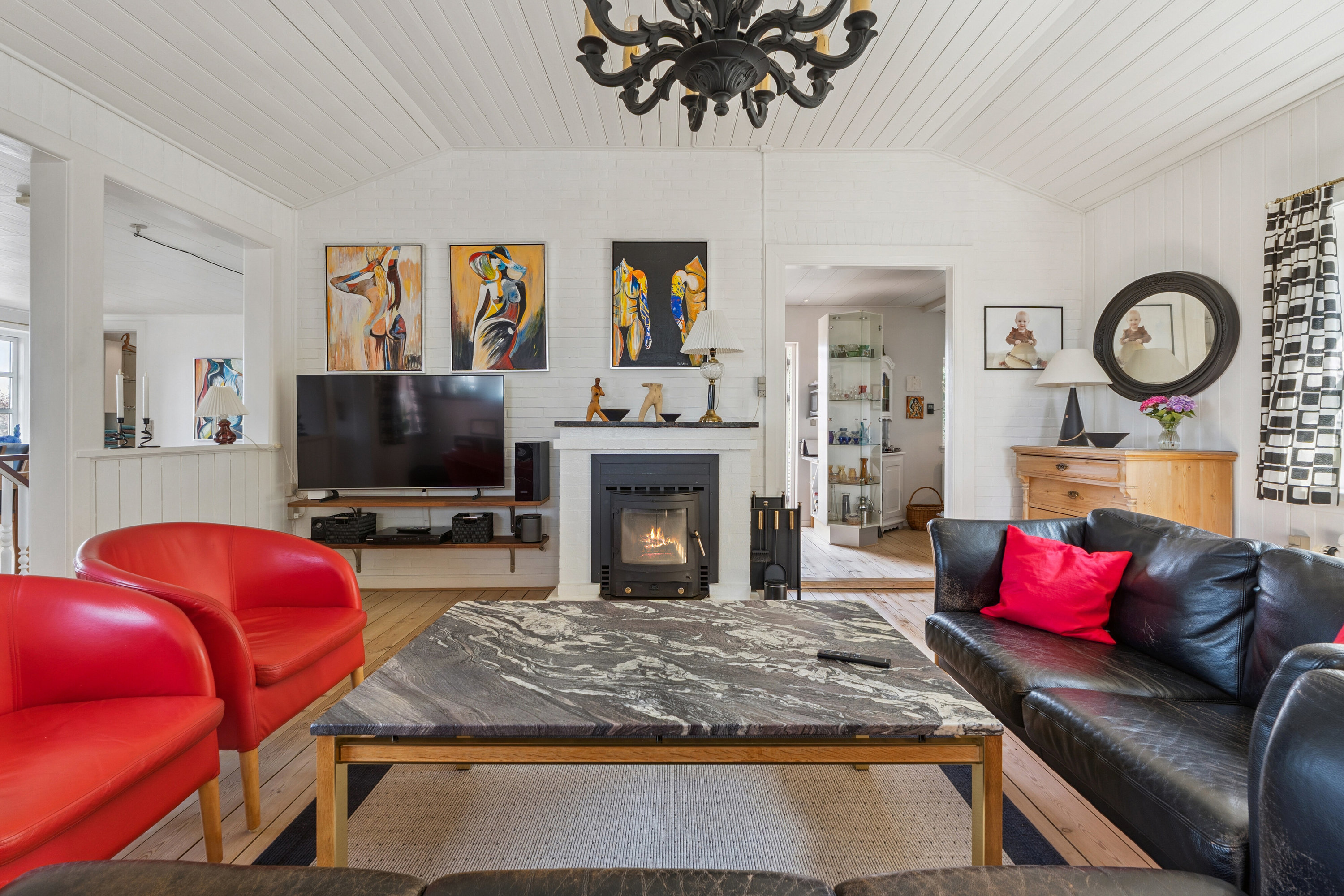 Fremhævet stue billede i fuldskærmstilstand. Billede af Humblevej 1, 5900 Rudkøbing