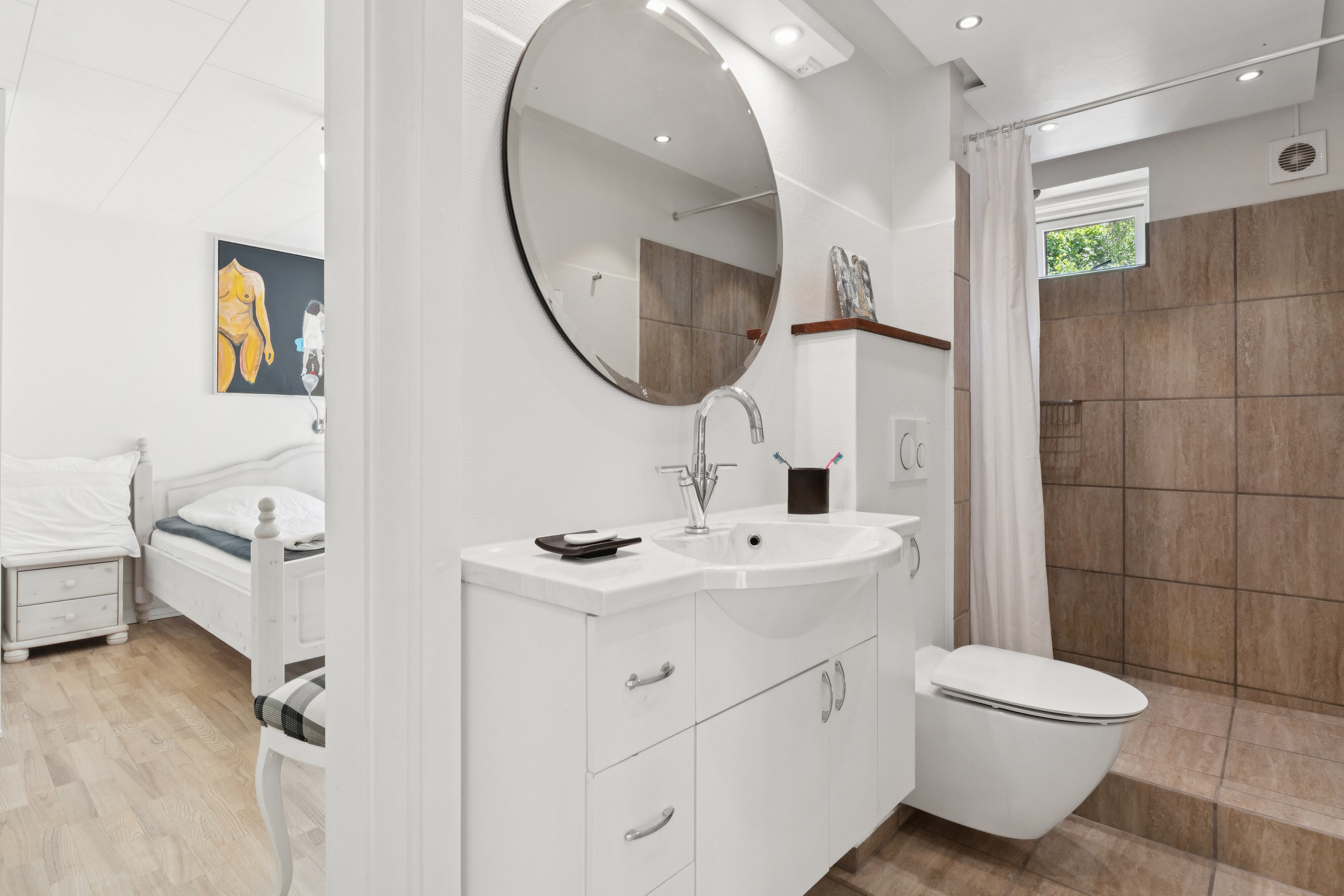 Fremhævet badeværelse billede i fuldskærmstilstand. Billede af Humblevej 1, 5900 Rudkøbing