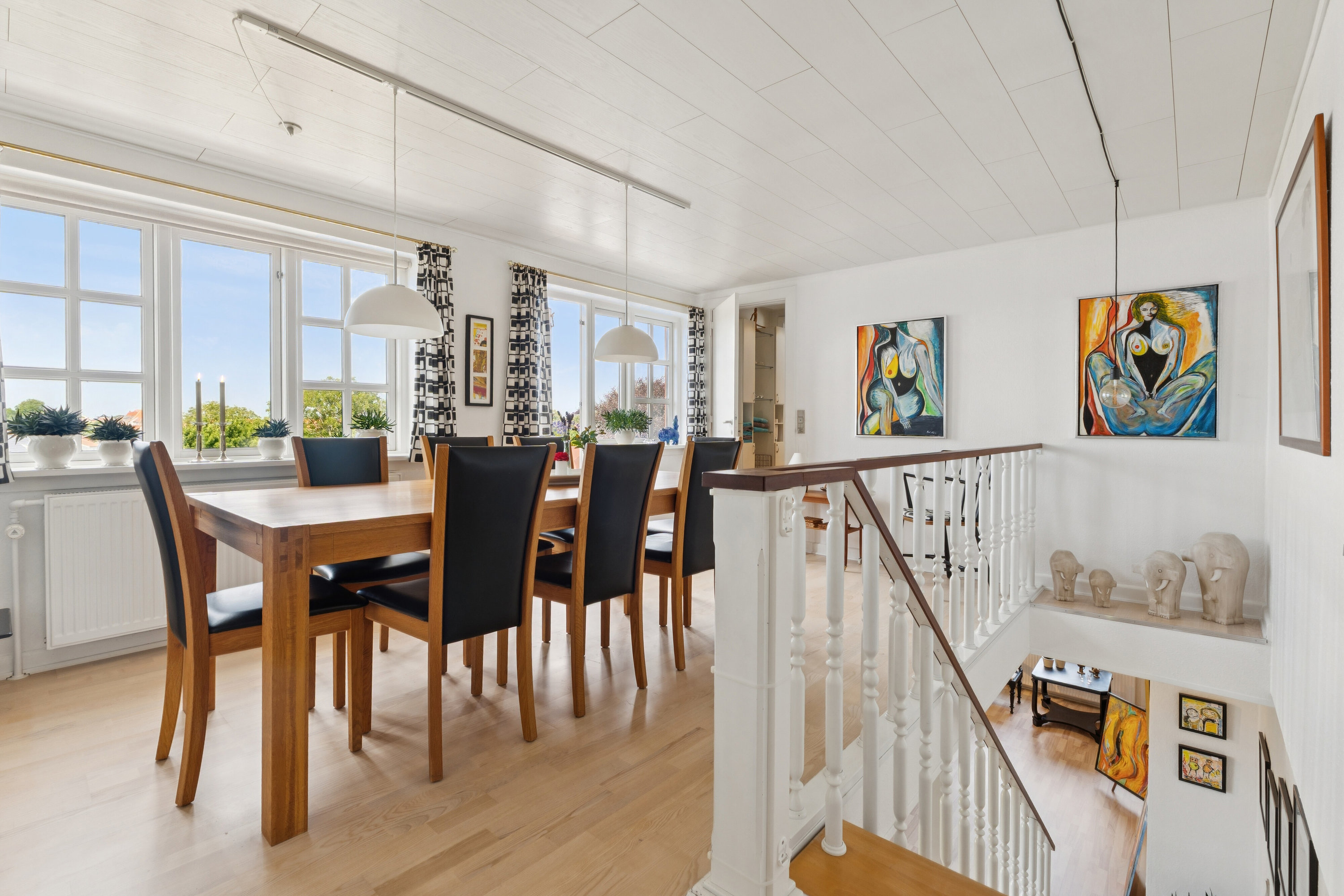 Fremhævet spisestue billede i fuldskærmstilstand. Billede af Humblevej 1, 5900 Rudkøbing