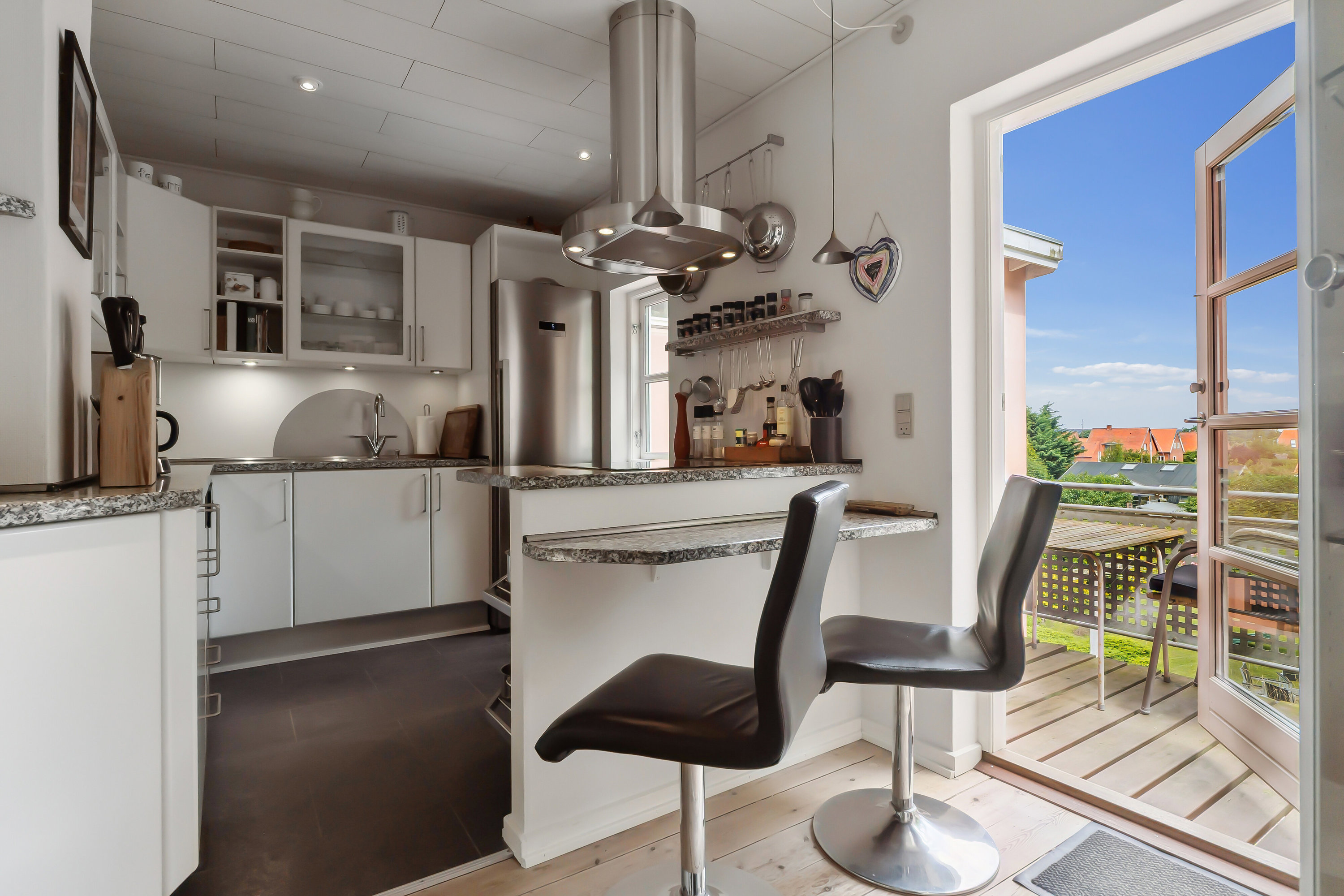 Fremhævet køkken billede i fuldskærmstilstand. Billede af Humblevej 1, 5900 Rudkøbing