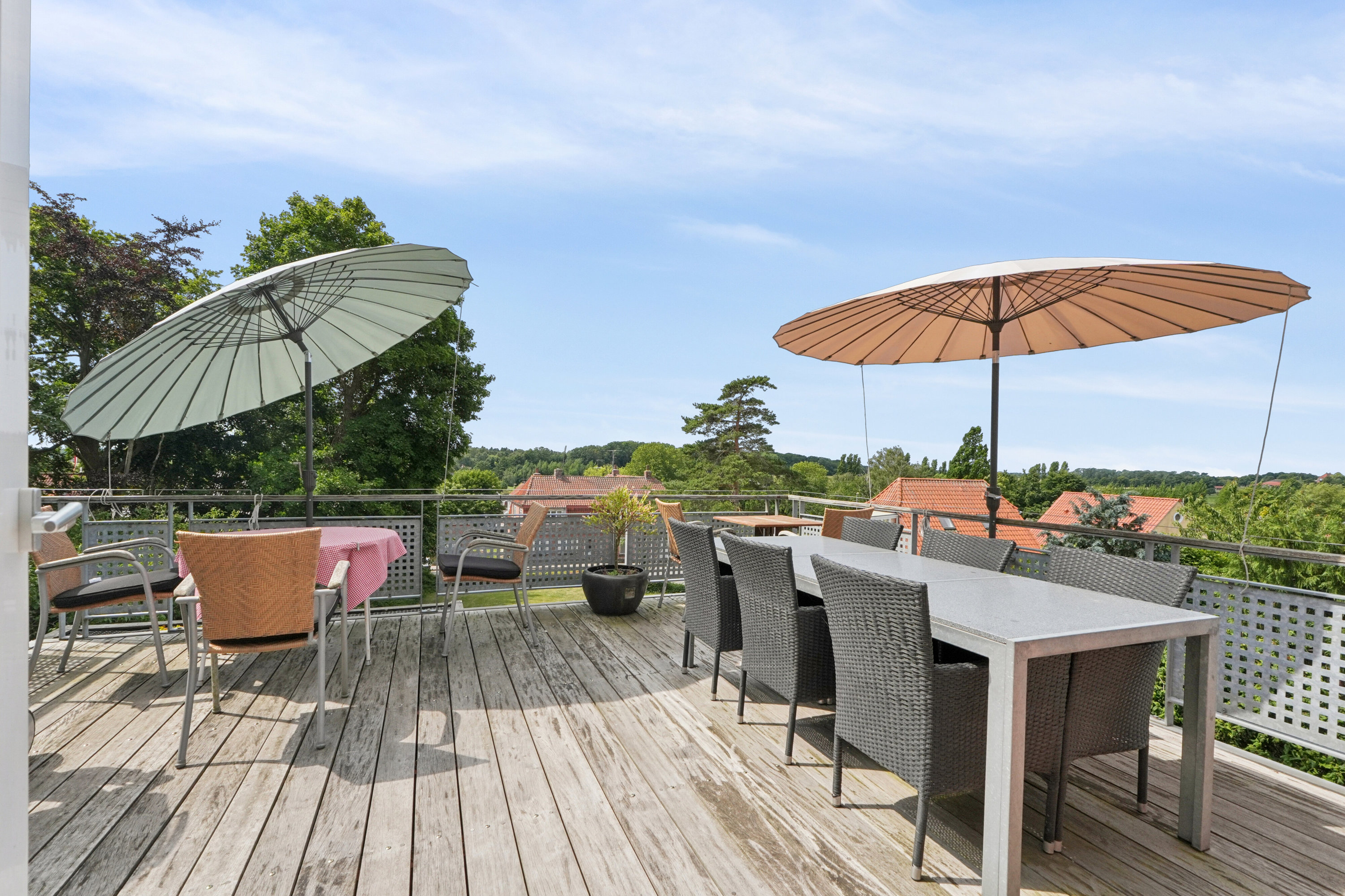 Fremhævet udendørs billede i fuldskærmstilstand. Billede af Humblevej 1, 5900 Rudkøbing