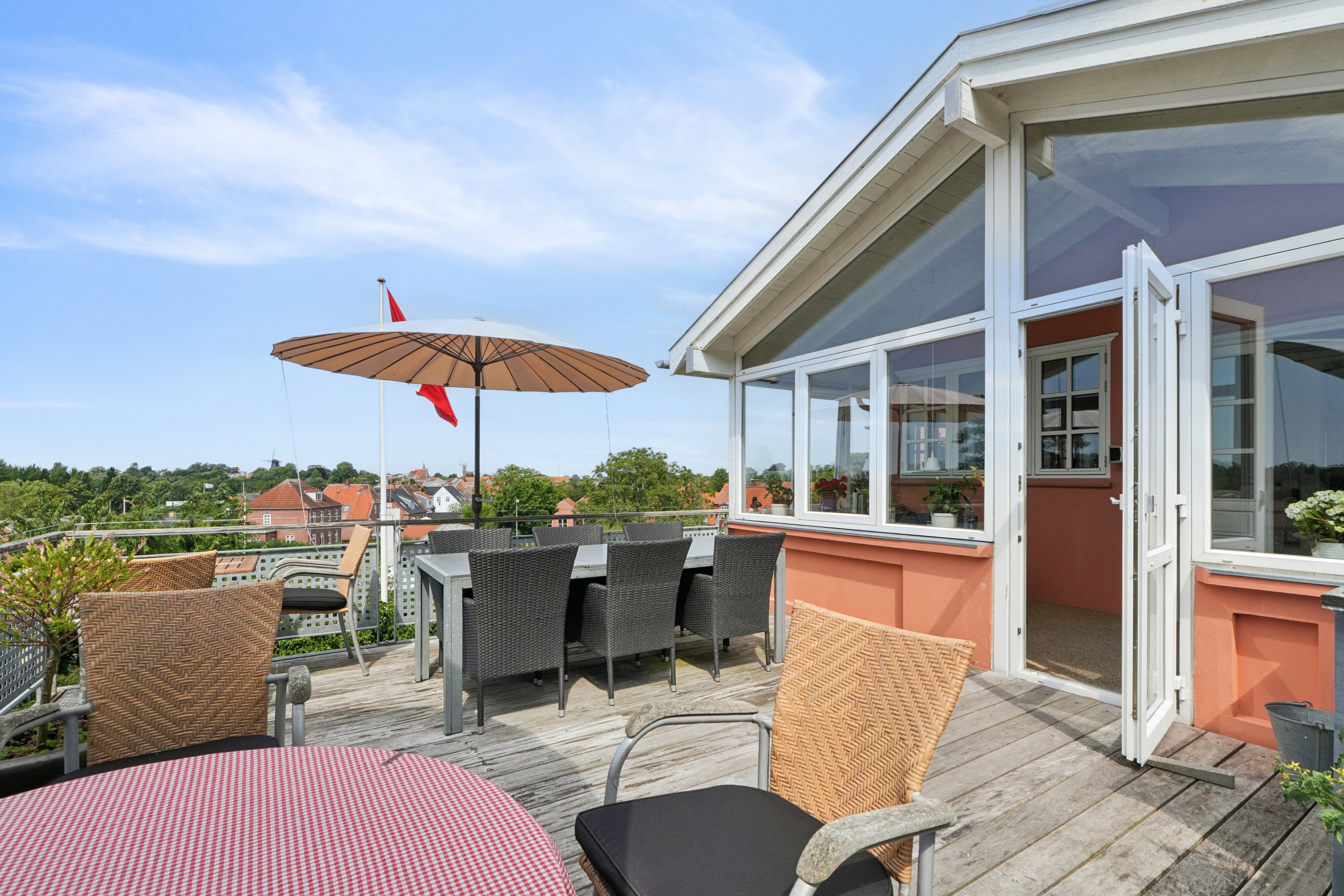 Fremhævet udendørs billede i fuldskærmstilstand. Billede af Humblevej 1, 5900 Rudkøbing