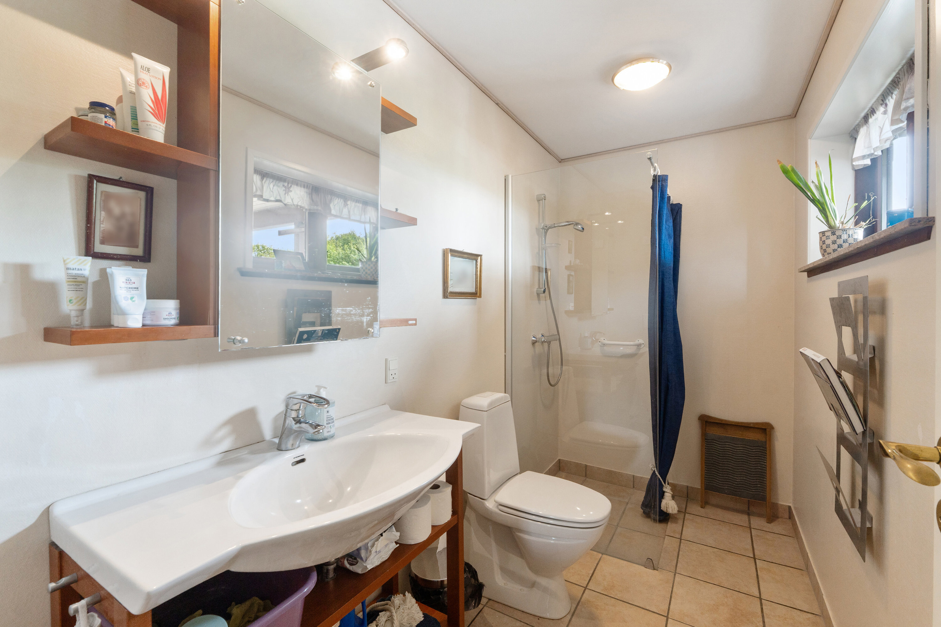 Fremhævet badeværelse billede i fuldskærmstilstand. Billede af Højagervej 2, 9800 Hjørring