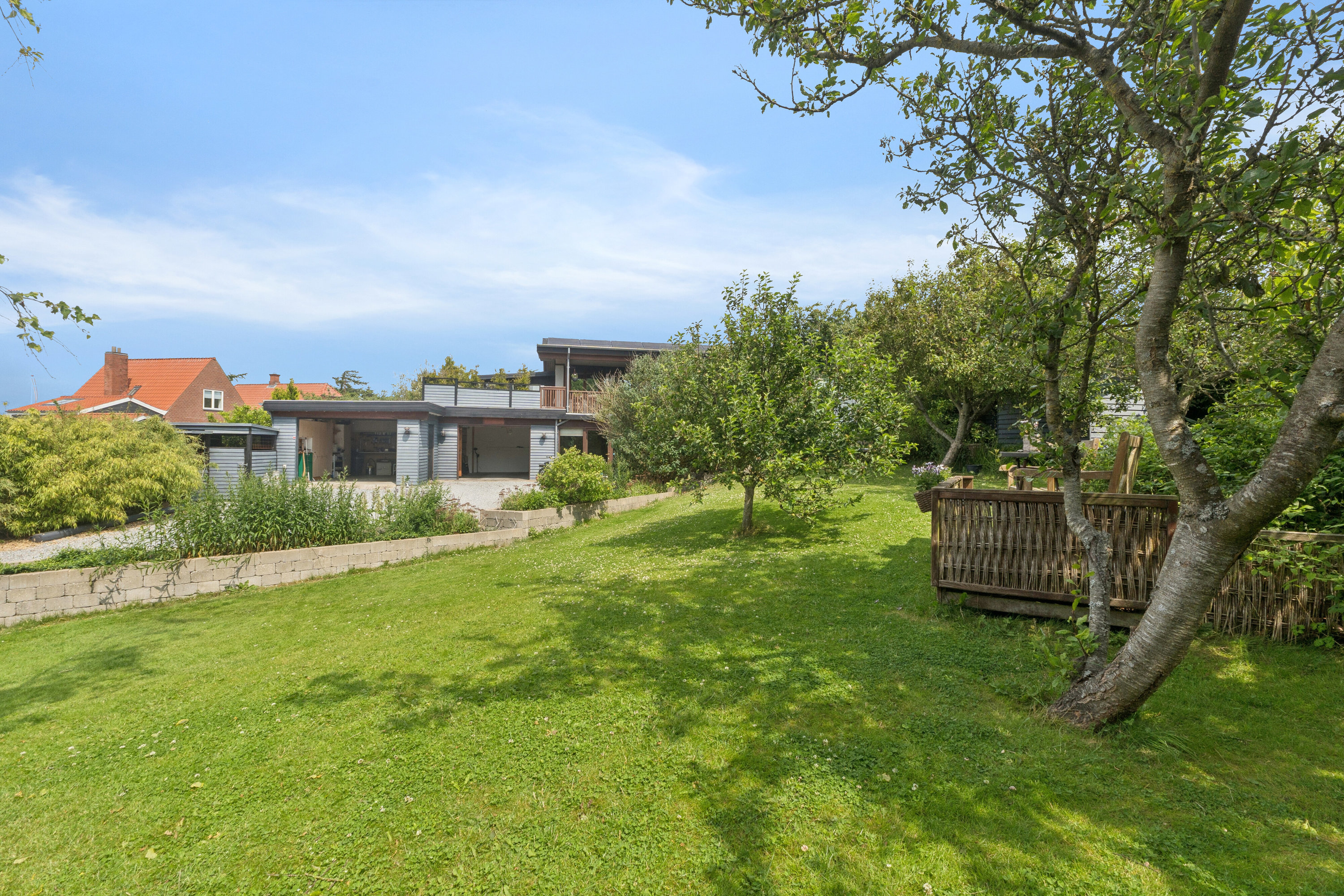 Fremhævet udendørs billede i fuldskærmstilstand. Billede af Højagervej 2, 9800 Hjørring