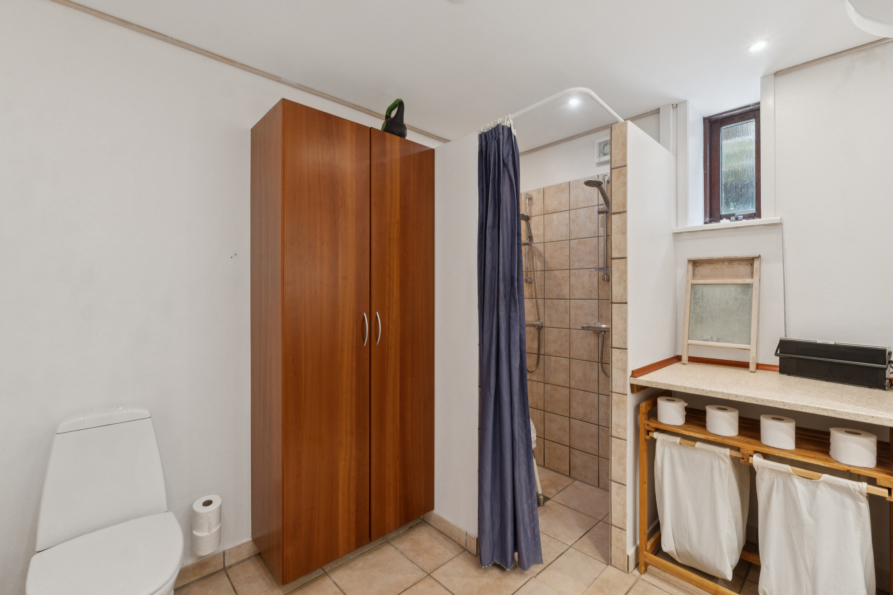 Fremhævet badeværelse billede i fuldskærmstilstand. Billede af Højagervej 2, 9800 Hjørring