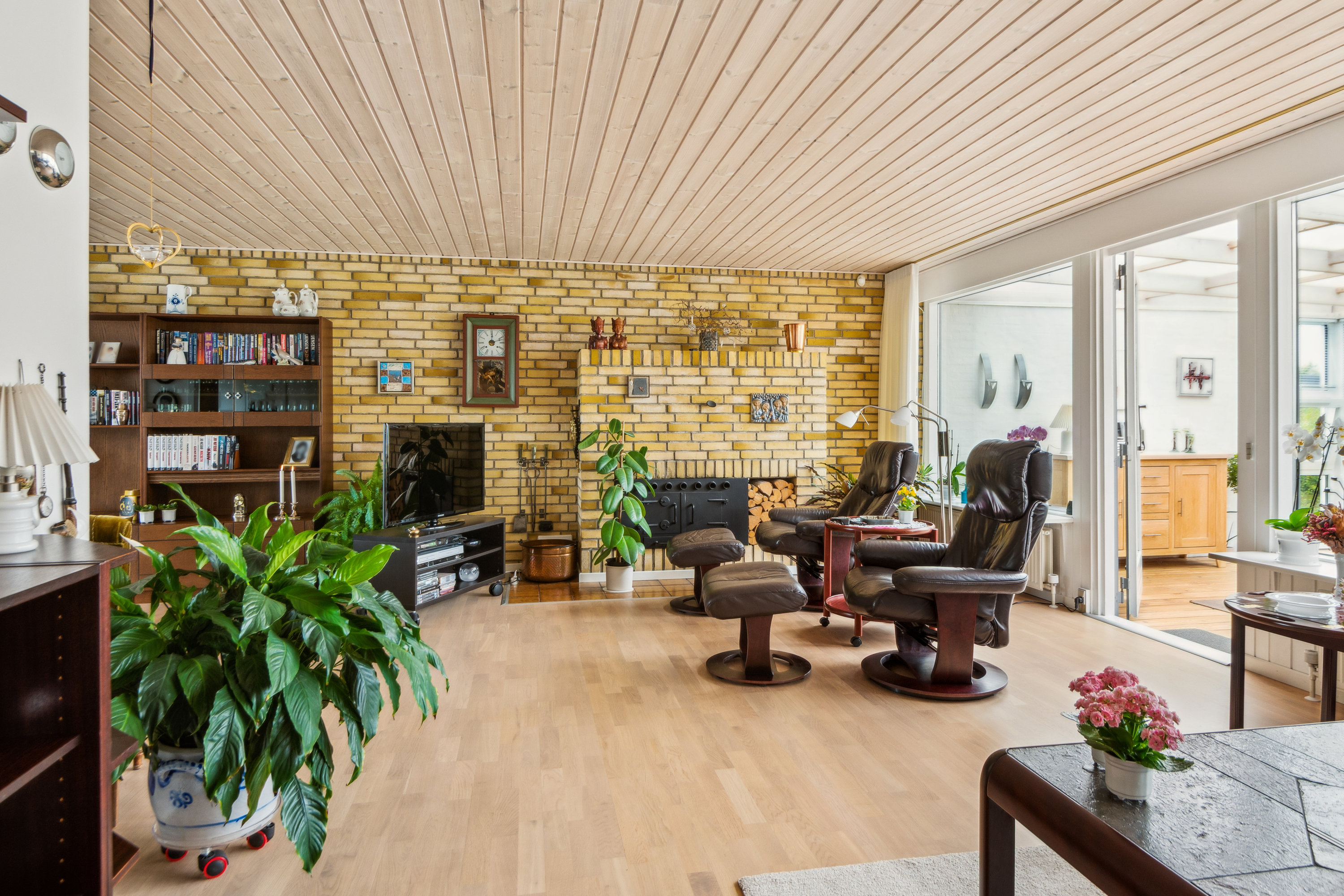 Fremhævet stue billede i fuldskærmstilstand. Billede af Rebildparken 25, 9220 Aalborg Øst