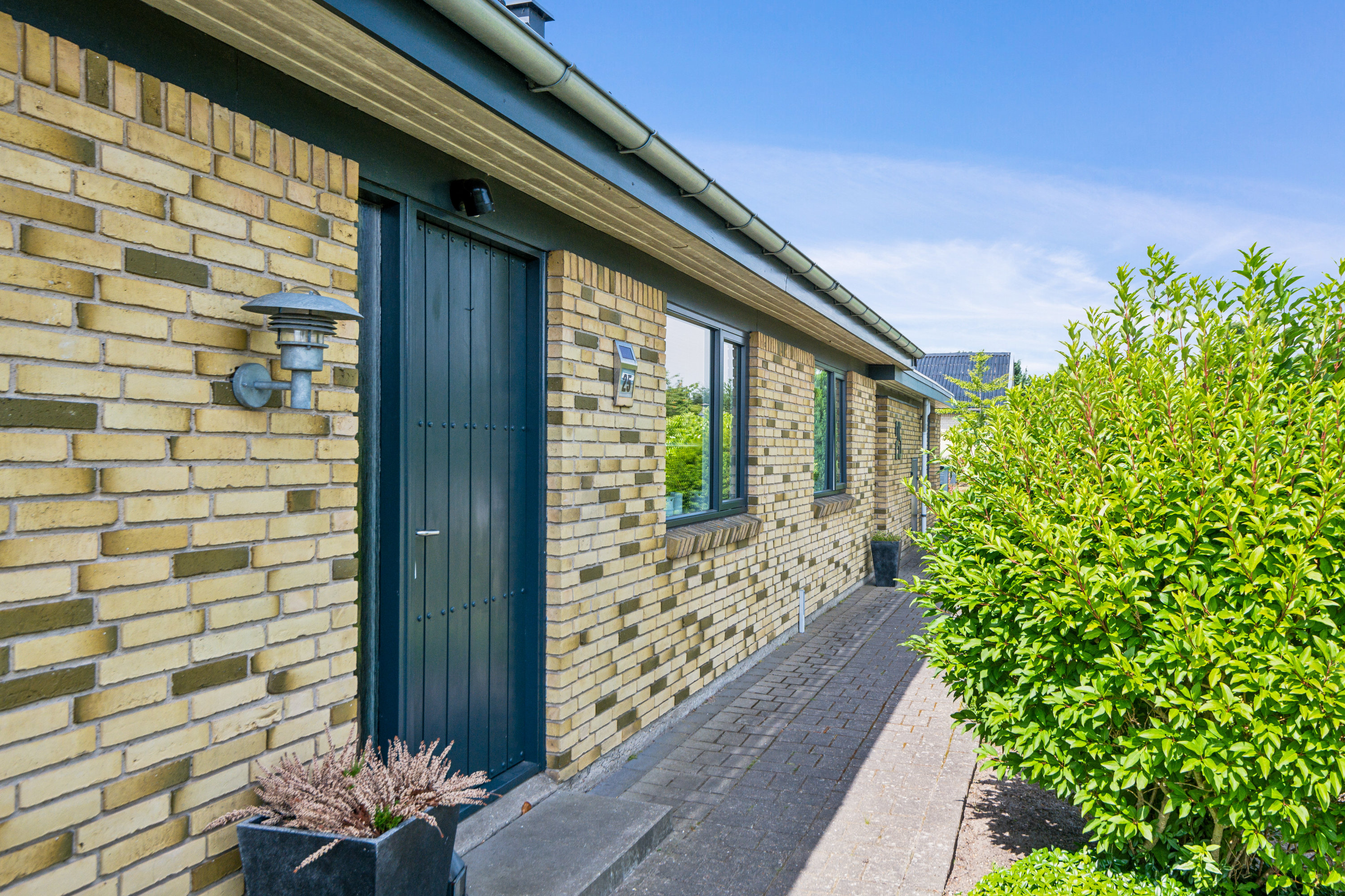 Fremhævet ejendom 1 billede i fuldskærmstilstand. Billede af Rebildparken 25, 9220 Aalborg Øst