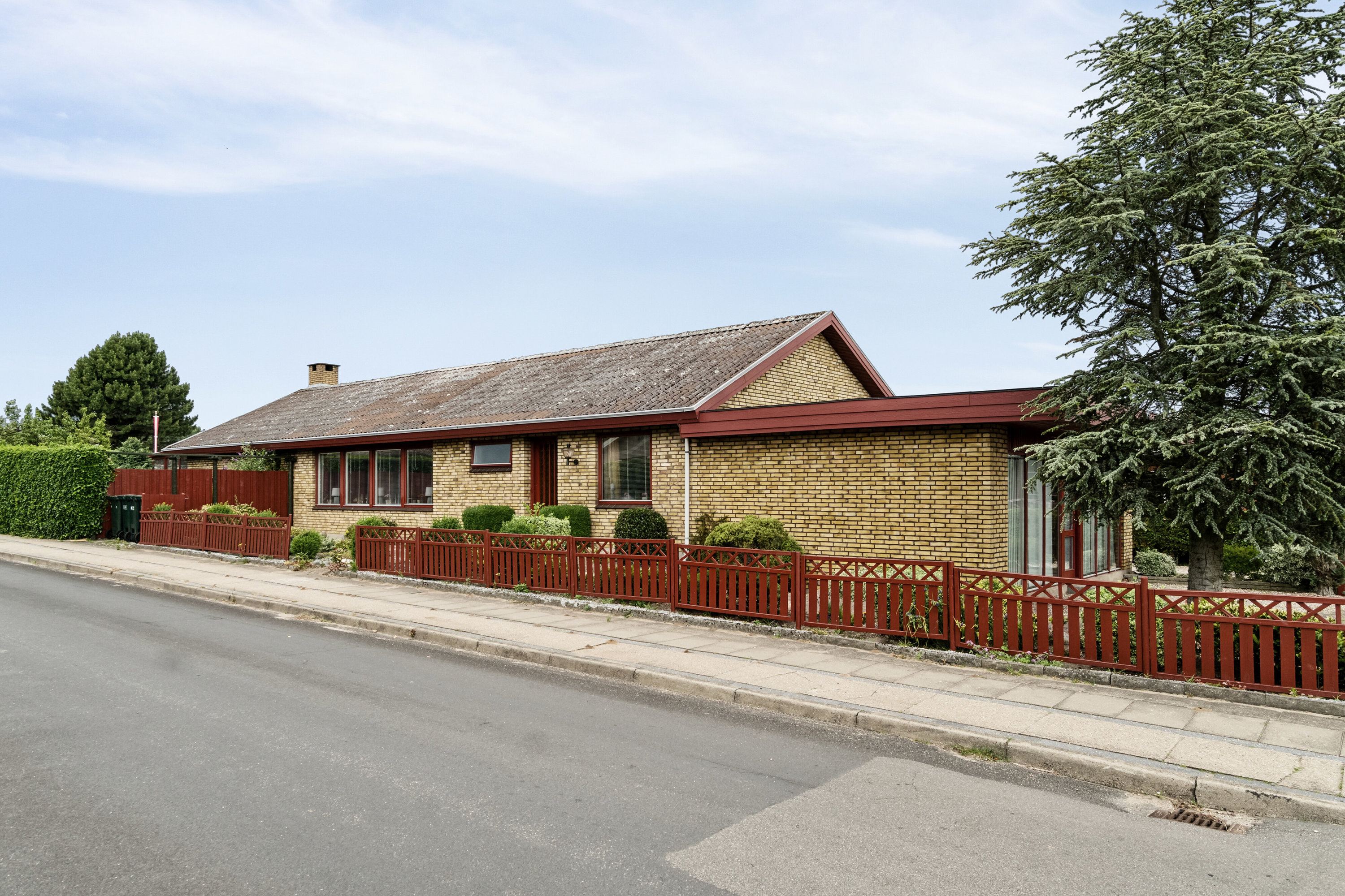 Miniaturebillede 2: set fra vejen. Billede af Rørvigvej 65, 4500 Nykøbing Sj