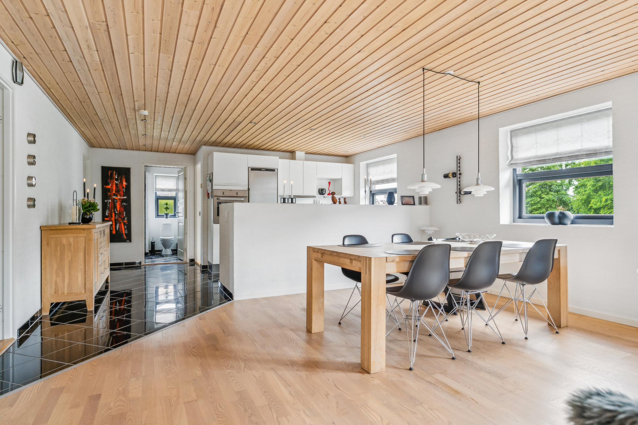 Fremhævet stue billede i fuldskærmstilstand. Billede af Dionevej 6, Paderup, 8960 Randers SØ