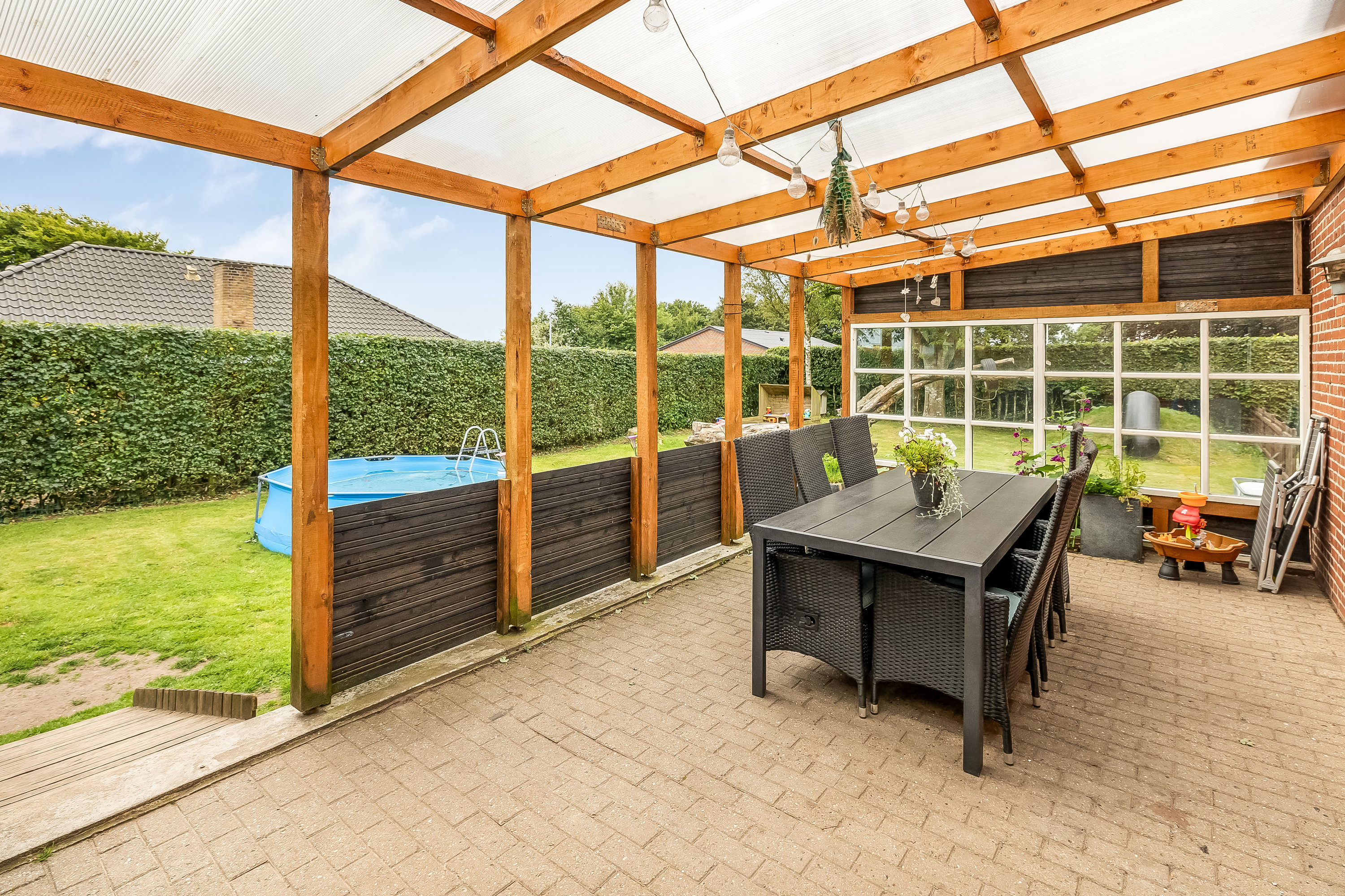 Fremhævet overdækket terrasse billede i fuldskærmstilstand. Billede af Vardevej 102, Lyne, 6880 Tarm