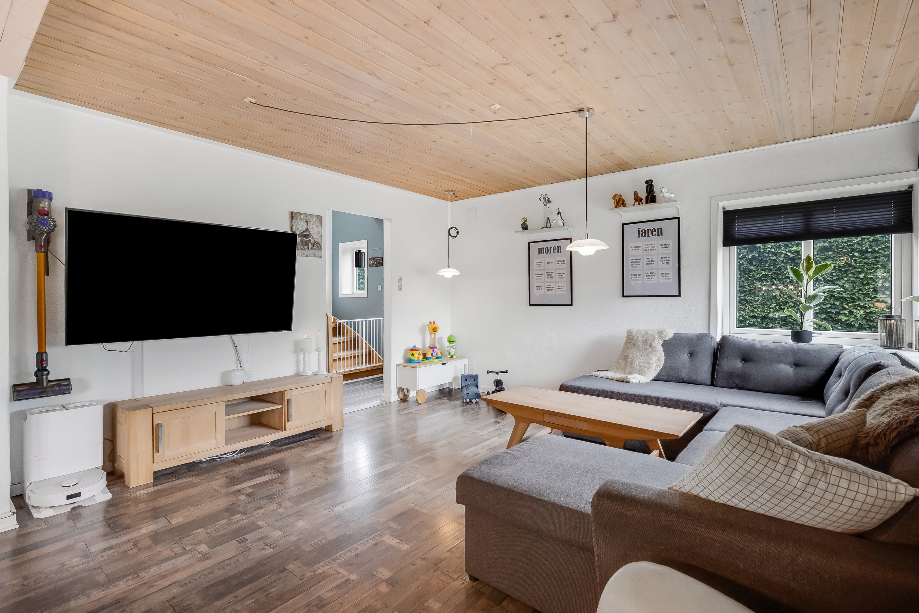 Fremhævet stue billede i fuldskærmstilstand. Billede af Vardevej 102, Lyne, 6880 Tarm