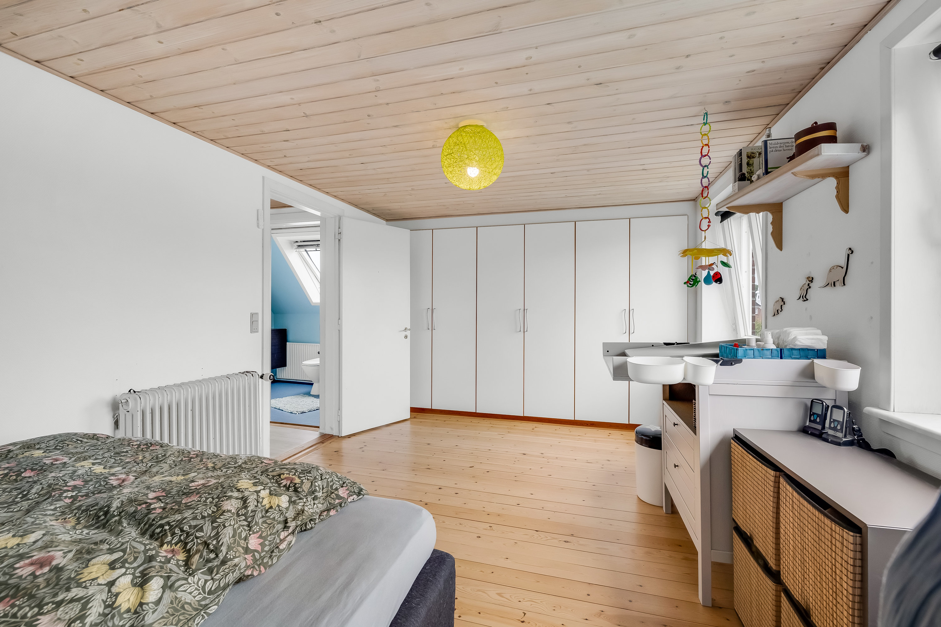 Fremhævet soveværelse billede i fuldskærmstilstand. Billede af Vardevej 102, Lyne, 6880 Tarm