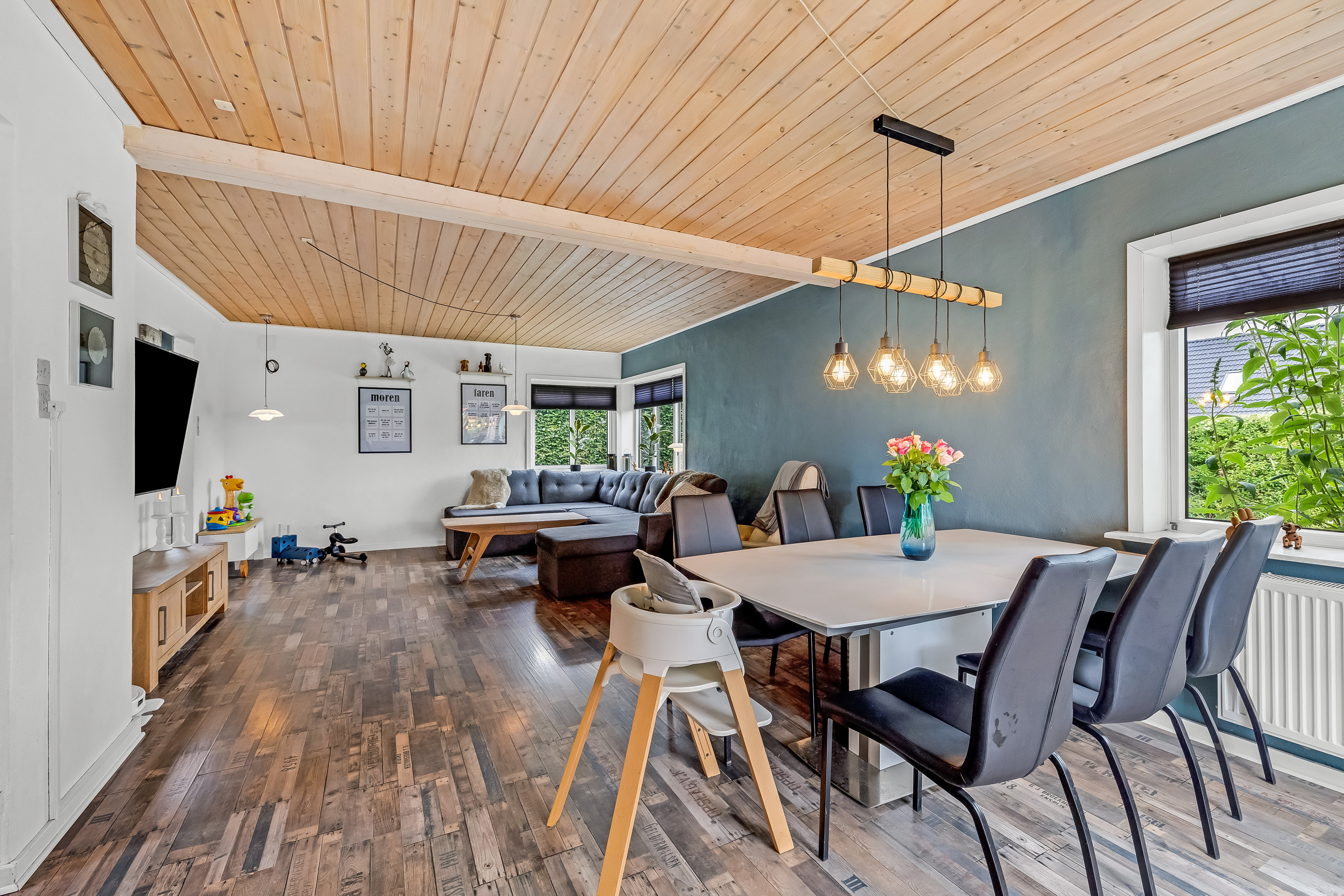 Fremhævet stue billede i fuldskærmstilstand. Billede af Vardevej 102, Lyne, 6880 Tarm