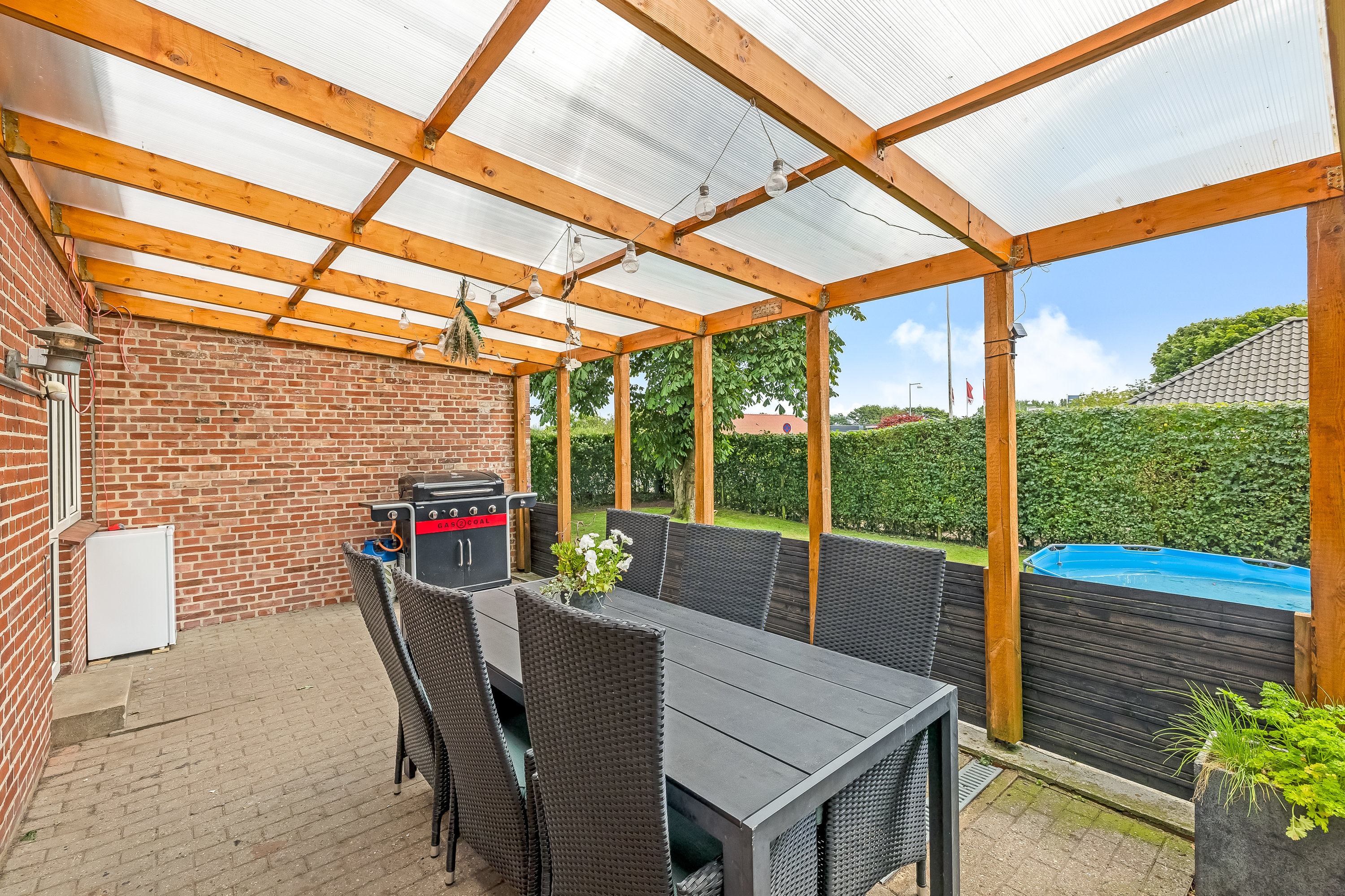 Fremhævet overdækket terrasse billede i fuldskærmstilstand. Billede af Vardevej 102, Lyne, 6880 Tarm