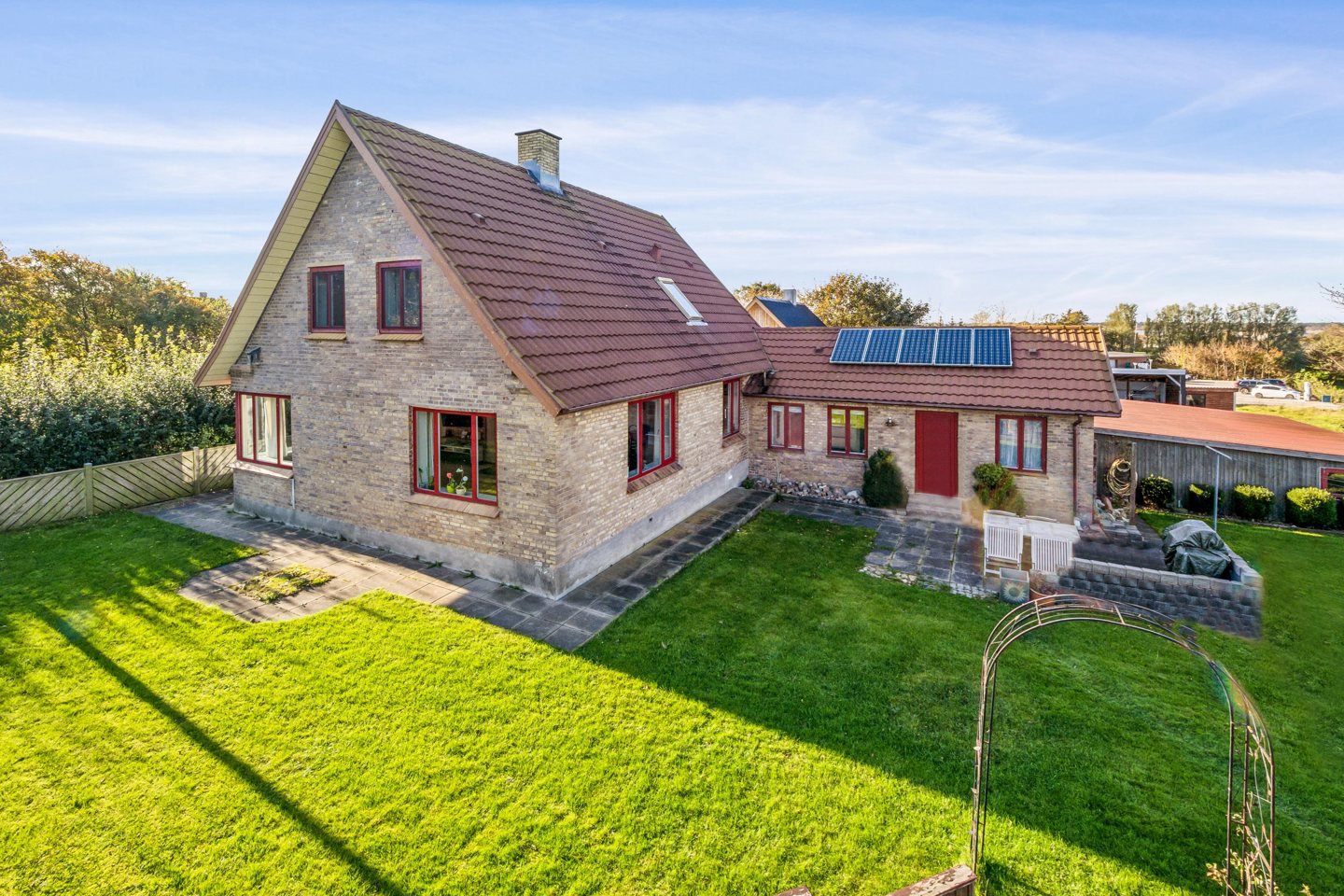 Fremhævet set fra haven billede i fuldskærmstilstand. Billede af Aalborgvej 195, 7742 Vesløs