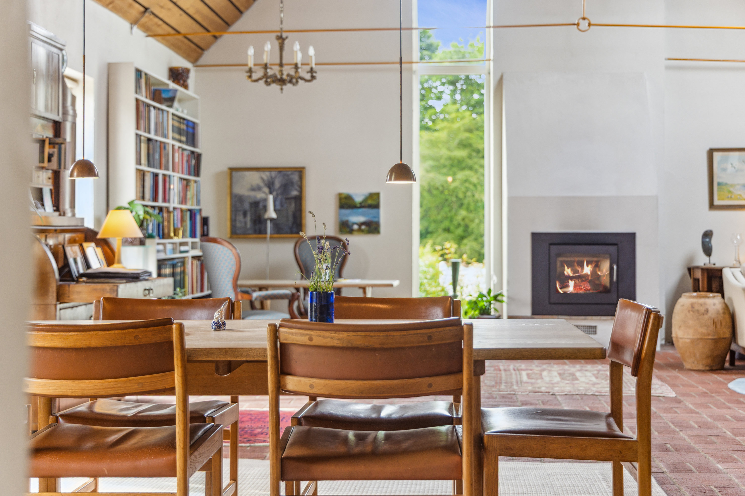 Fremhævet stue billede i fuldskærmstilstand. Billede af Grindstedvej 43, Hammer Bakker, 9310 Vodskov