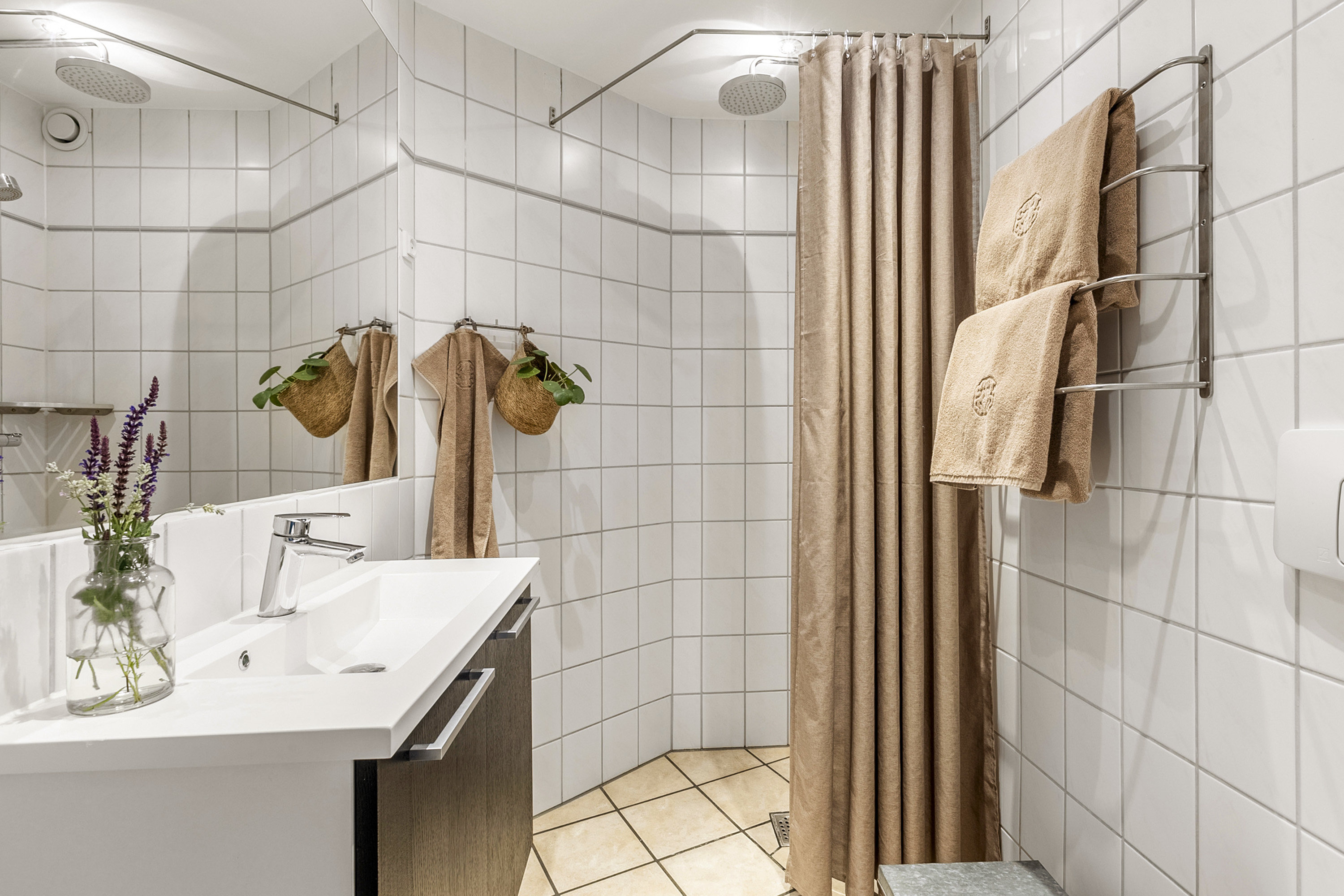 Fremhævet badeværelse billede i fuldskærmstilstand. Billede af Kirkebakken 9, 6200 Aabenraa