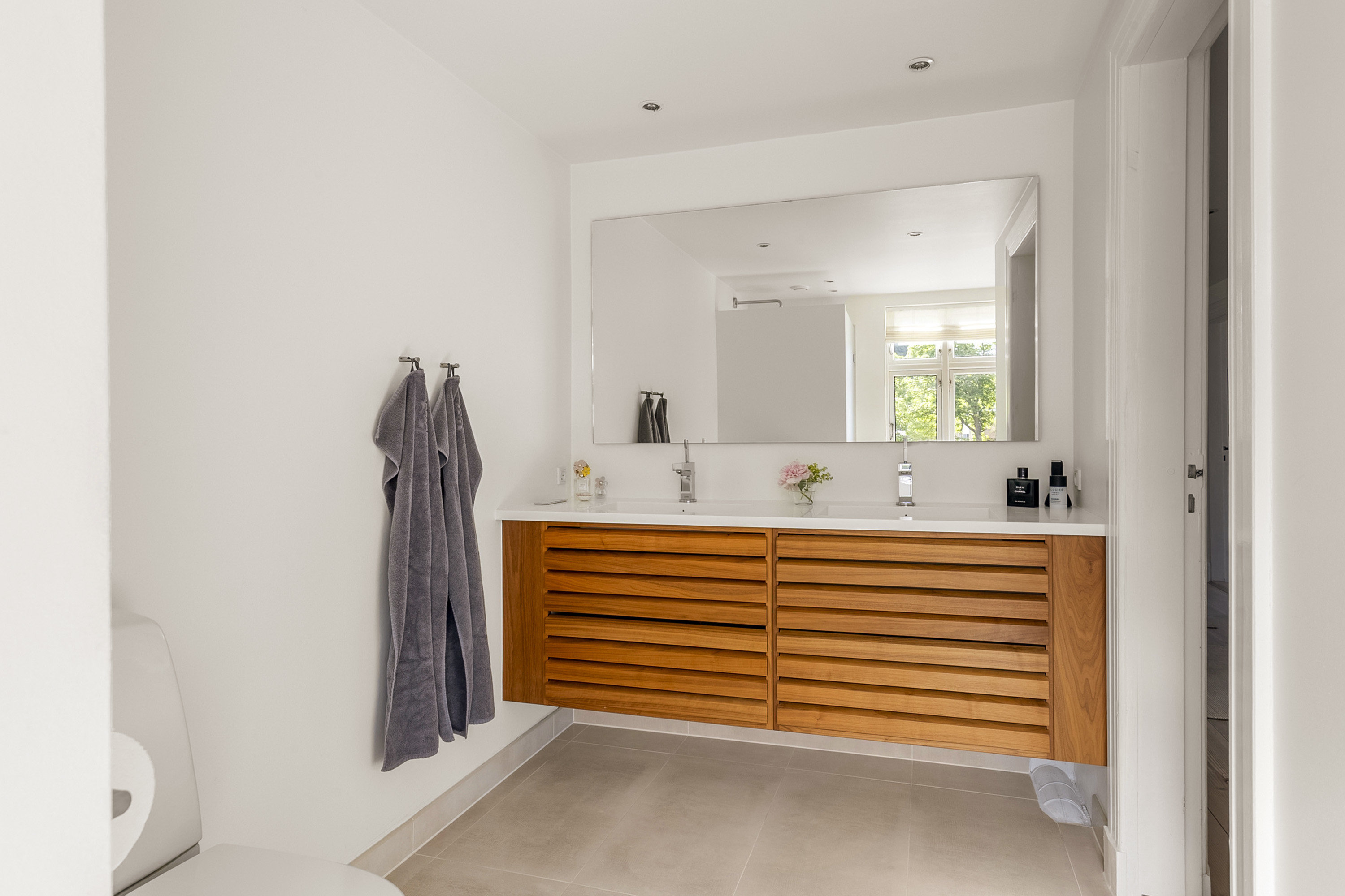 Fremhævet toilet billede i fuldskærmstilstand. Billede af Kirkebakken 9, 6200 Aabenraa