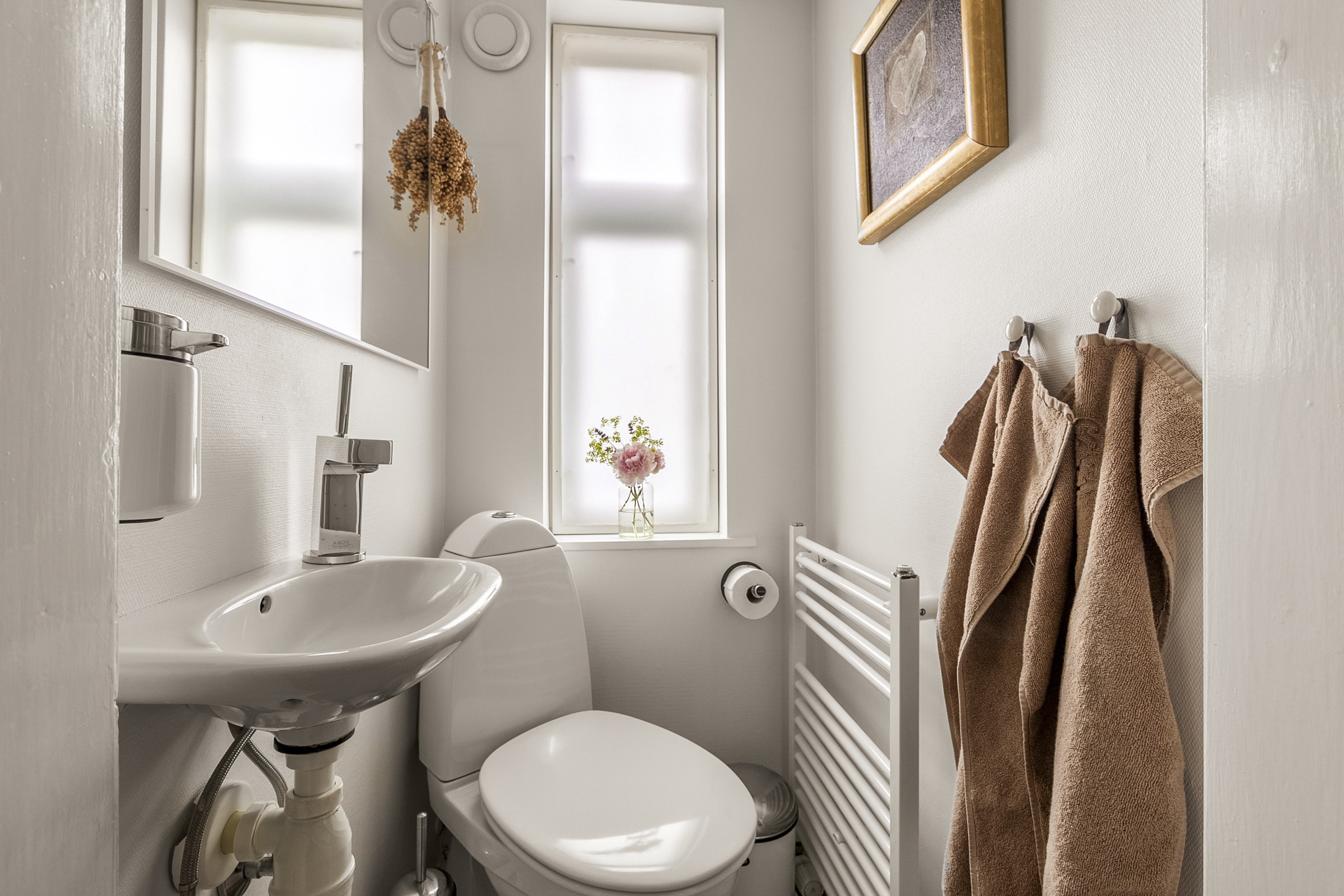 Fremhævet toilet billede i fuldskærmstilstand. Billede af Kirkebakken 9, 6200 Aabenraa