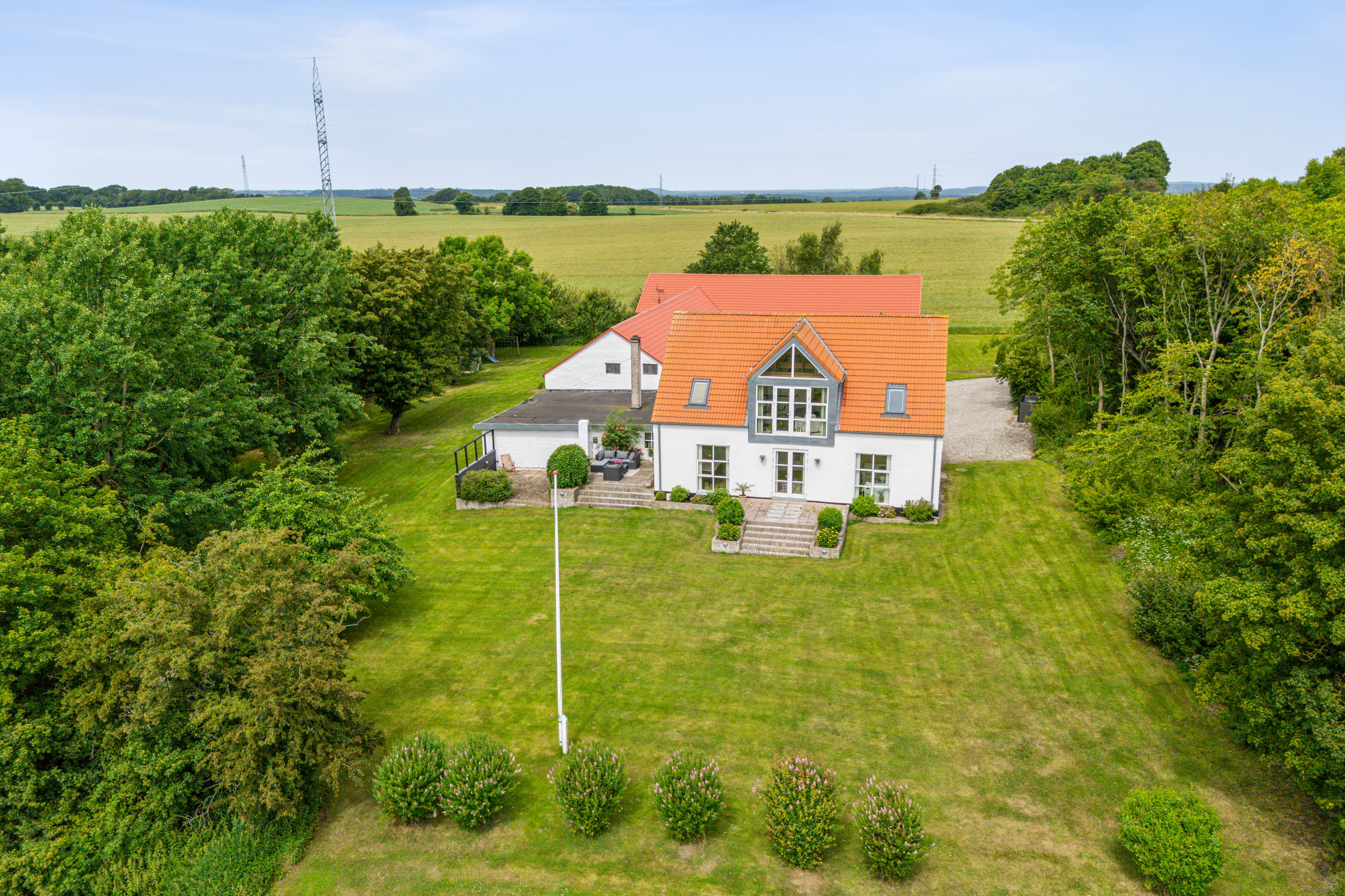 Fremhævet luftfoto billede i fuldskærmstilstand. Billede af Ebeltoftvej 126, Ommestrup, 8544 Mørke