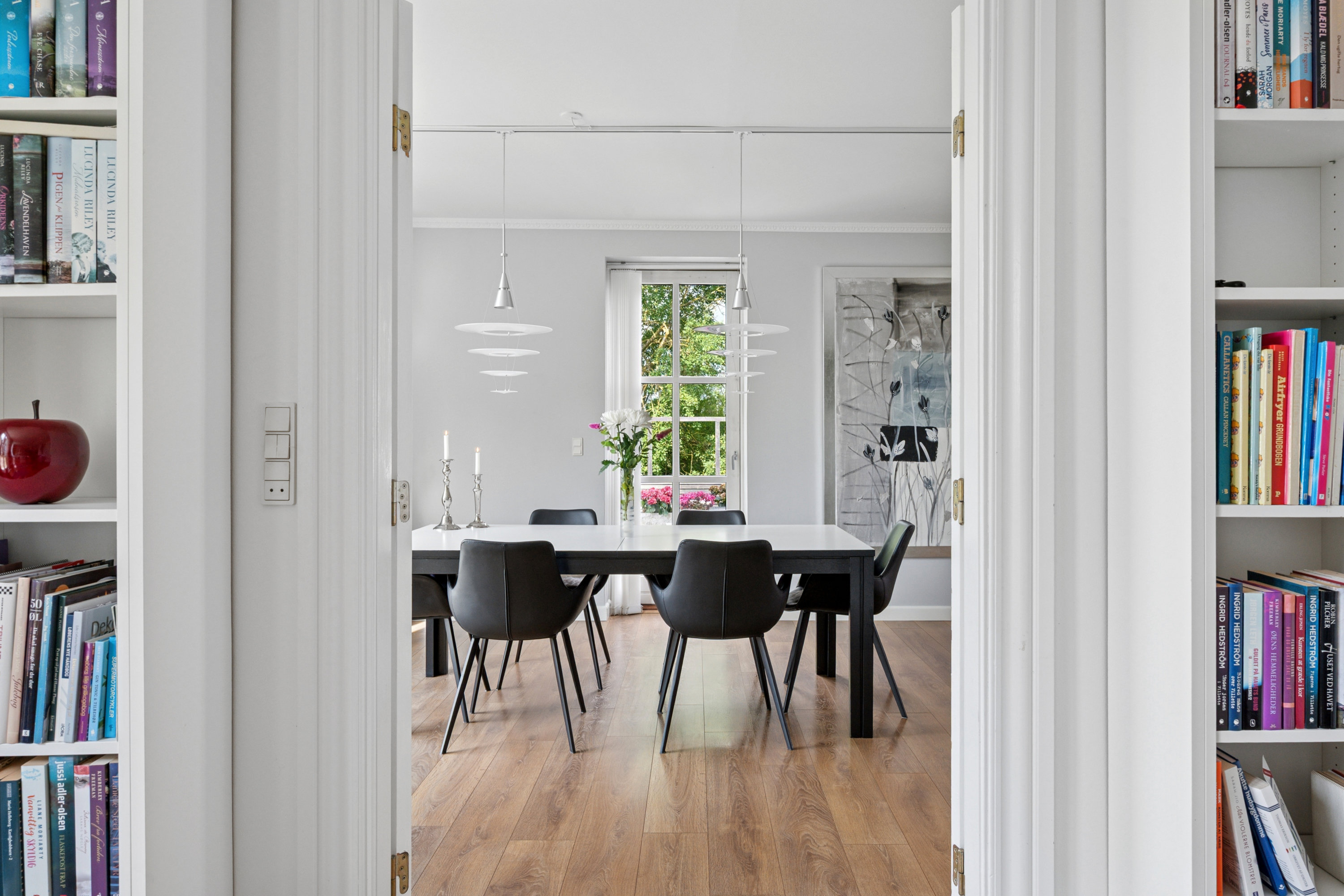 Fremhævet stue billede i fuldskærmstilstand. Billede af Ebeltoftvej 126, Ommestrup, 8544 Mørke