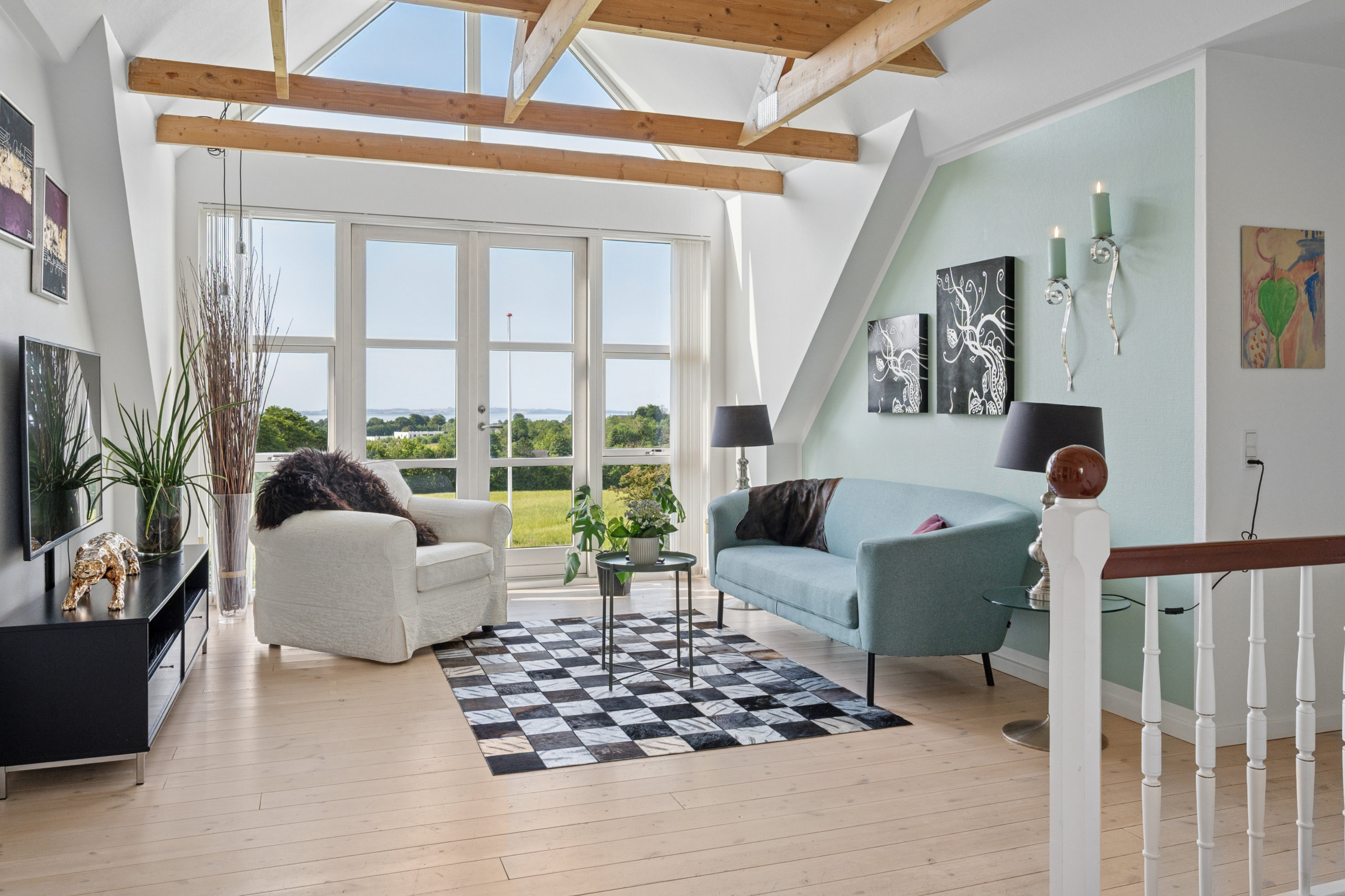 Fremhævet stue billede i fuldskærmstilstand. Billede af Ebeltoftvej 126, Ommestrup, 8544 Mørke