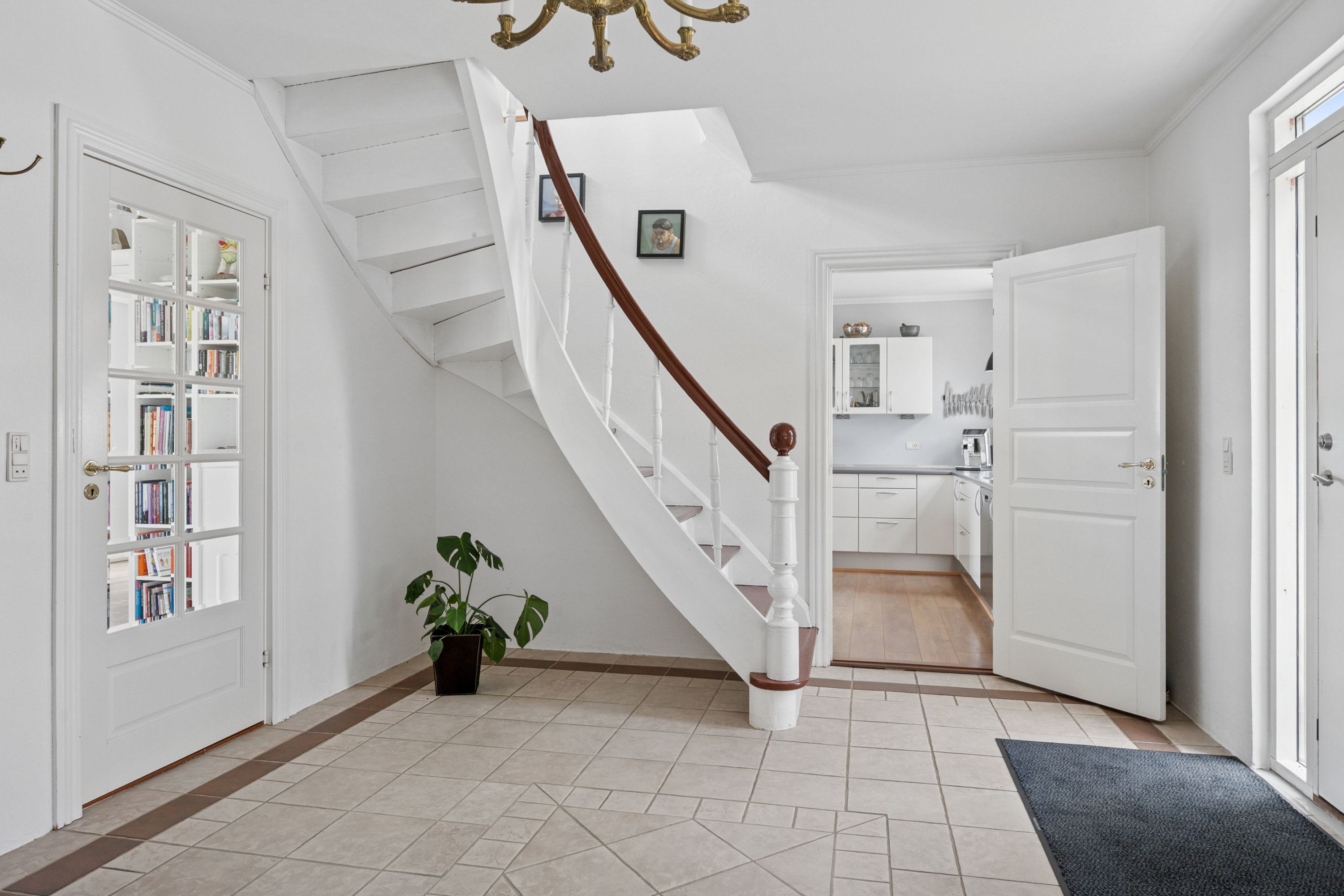 Fremhævet gang billede i fuldskærmstilstand. Billede af Ebeltoftvej 126, Ommestrup, 8544 Mørke