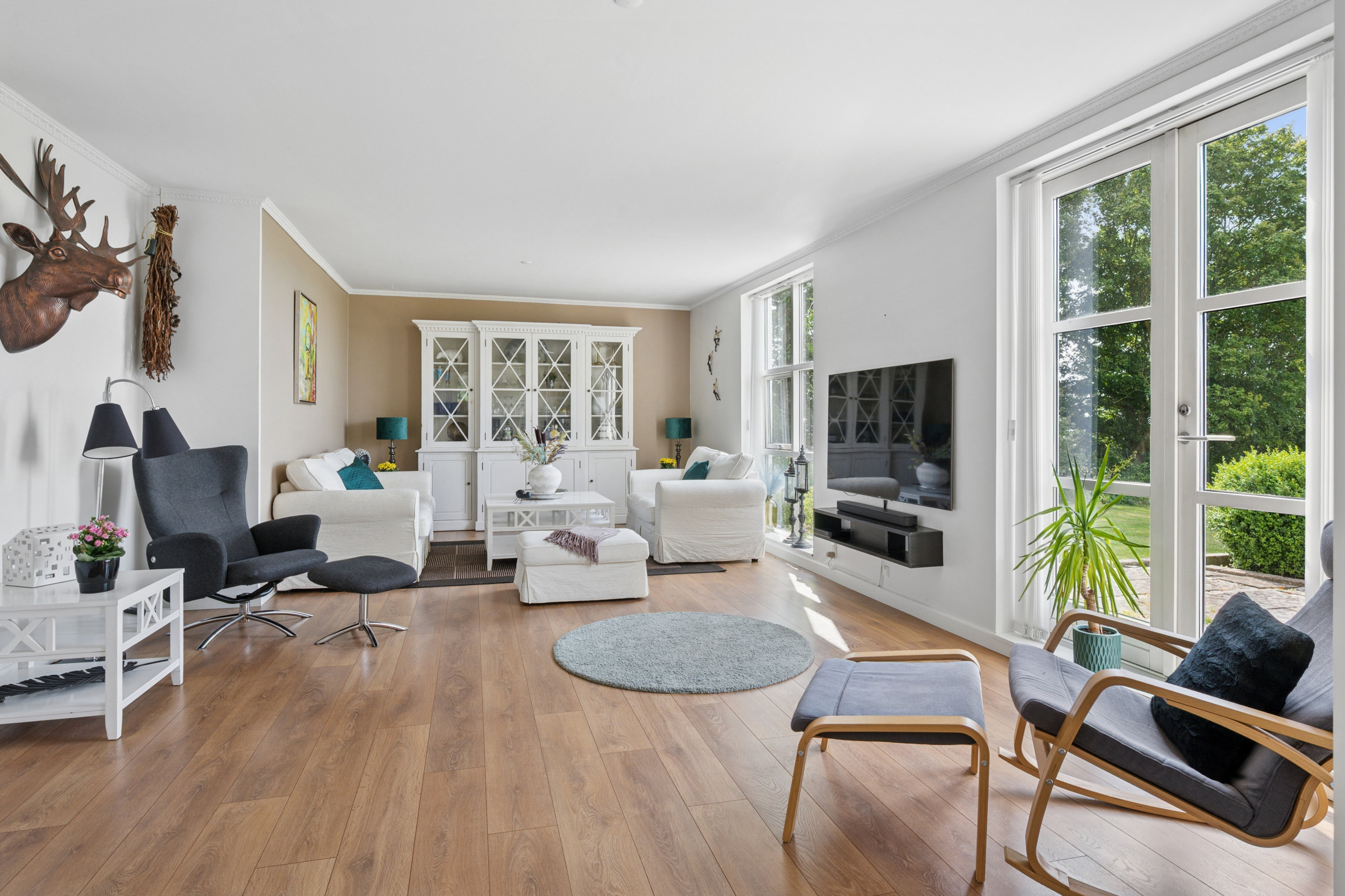 Fremhævet stue billede i fuldskærmstilstand. Billede af Ebeltoftvej 126, Ommestrup, 8544 Mørke