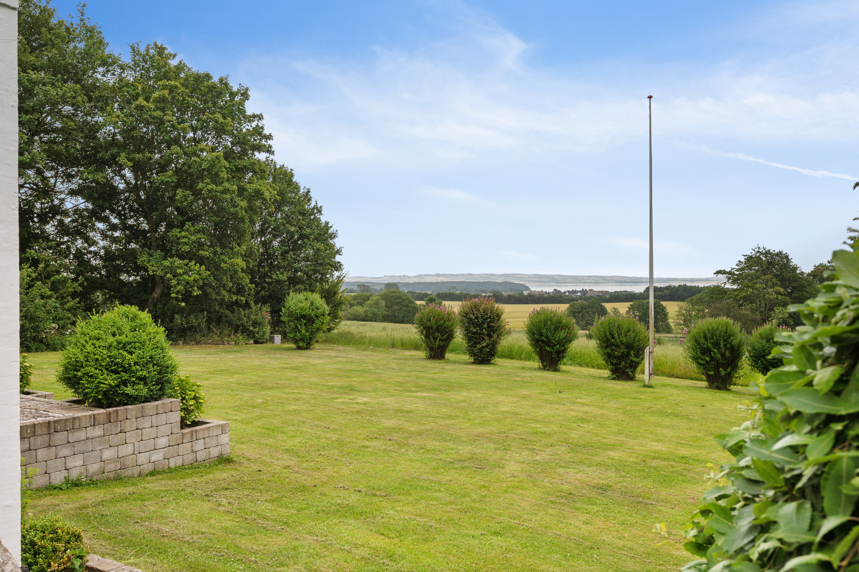 Fremhævet have billede i fuldskærmstilstand. Billede af Ebeltoftvej 126, Ommestrup, 8544 Mørke