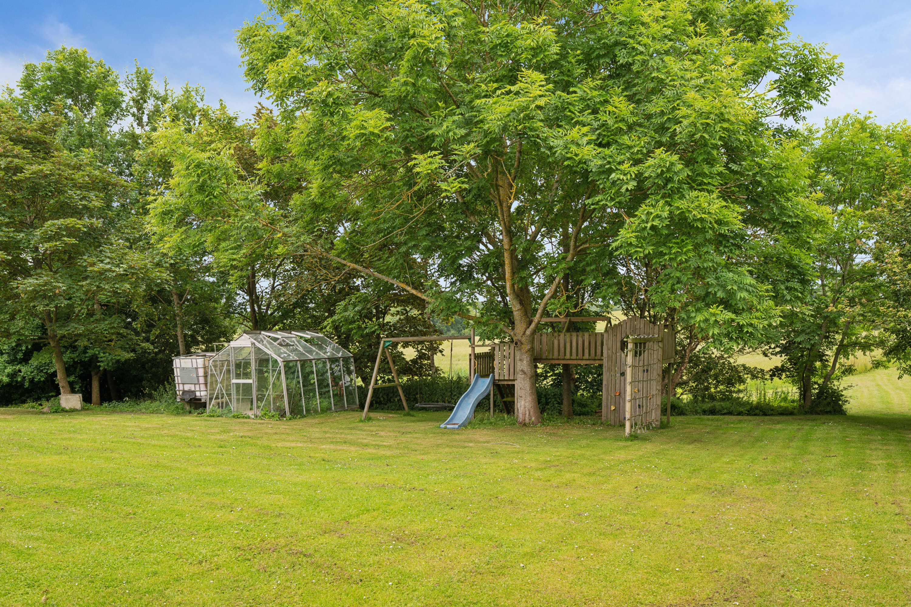 Fremhævet have billede i fuldskærmstilstand. Billede af Ebeltoftvej 126, Ommestrup, 8544 Mørke