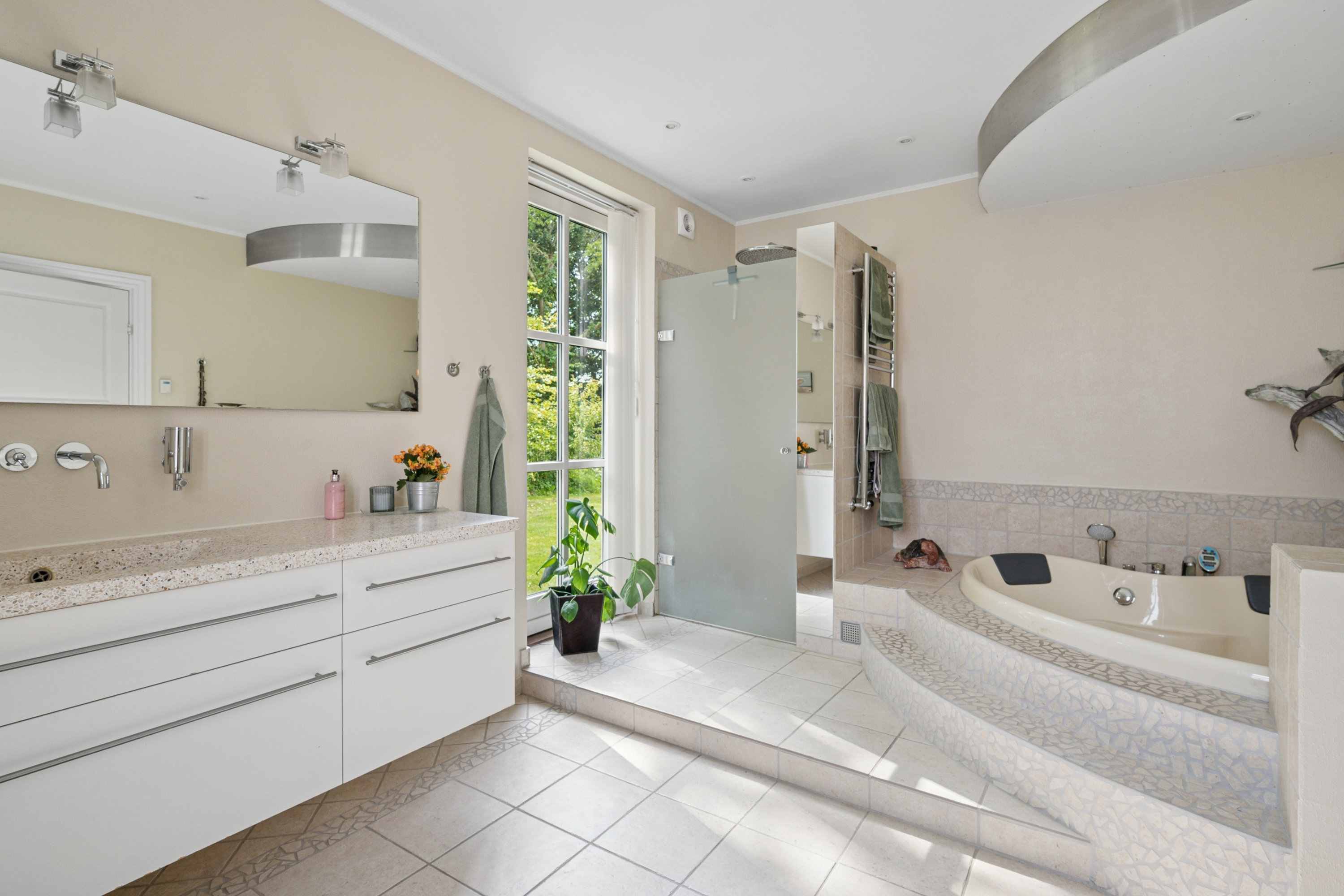 Fremhævet badeværelse billede i fuldskærmstilstand. Billede af Ebeltoftvej 126, Ommestrup, 8544 Mørke