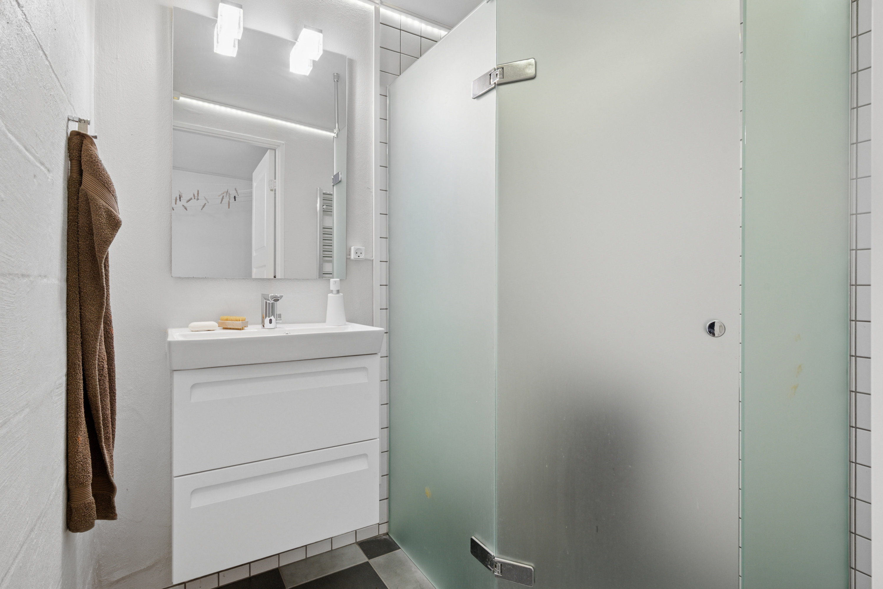 Fremhævet badeværelse billede i fuldskærmstilstand. Billede af Ebeltoftvej 126, Ommestrup, 8544 Mørke