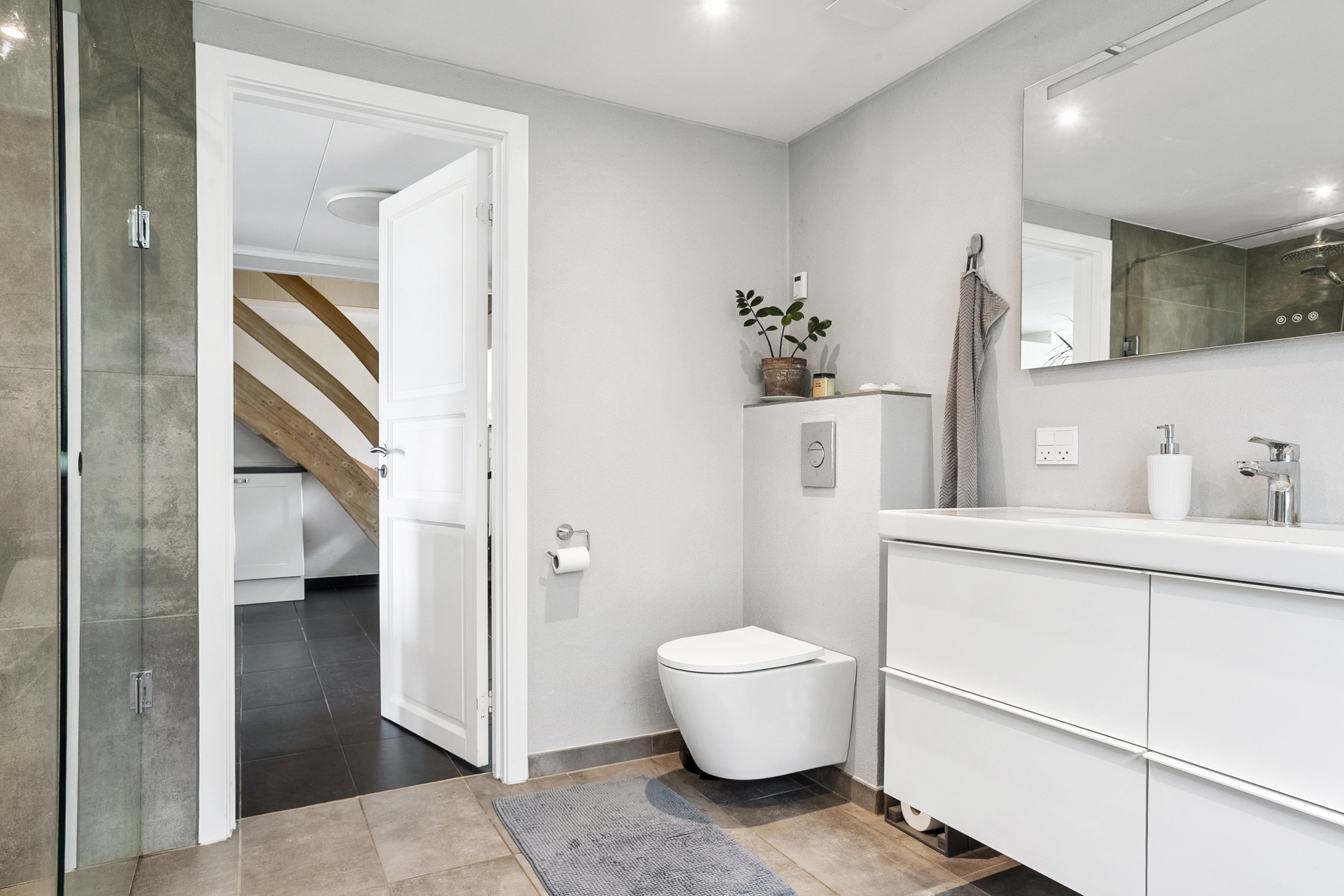 Fremhævet badeværelse billede i fuldskærmstilstand. Billede af Firringvej 1, Tuesbøl, 6650 Brørup