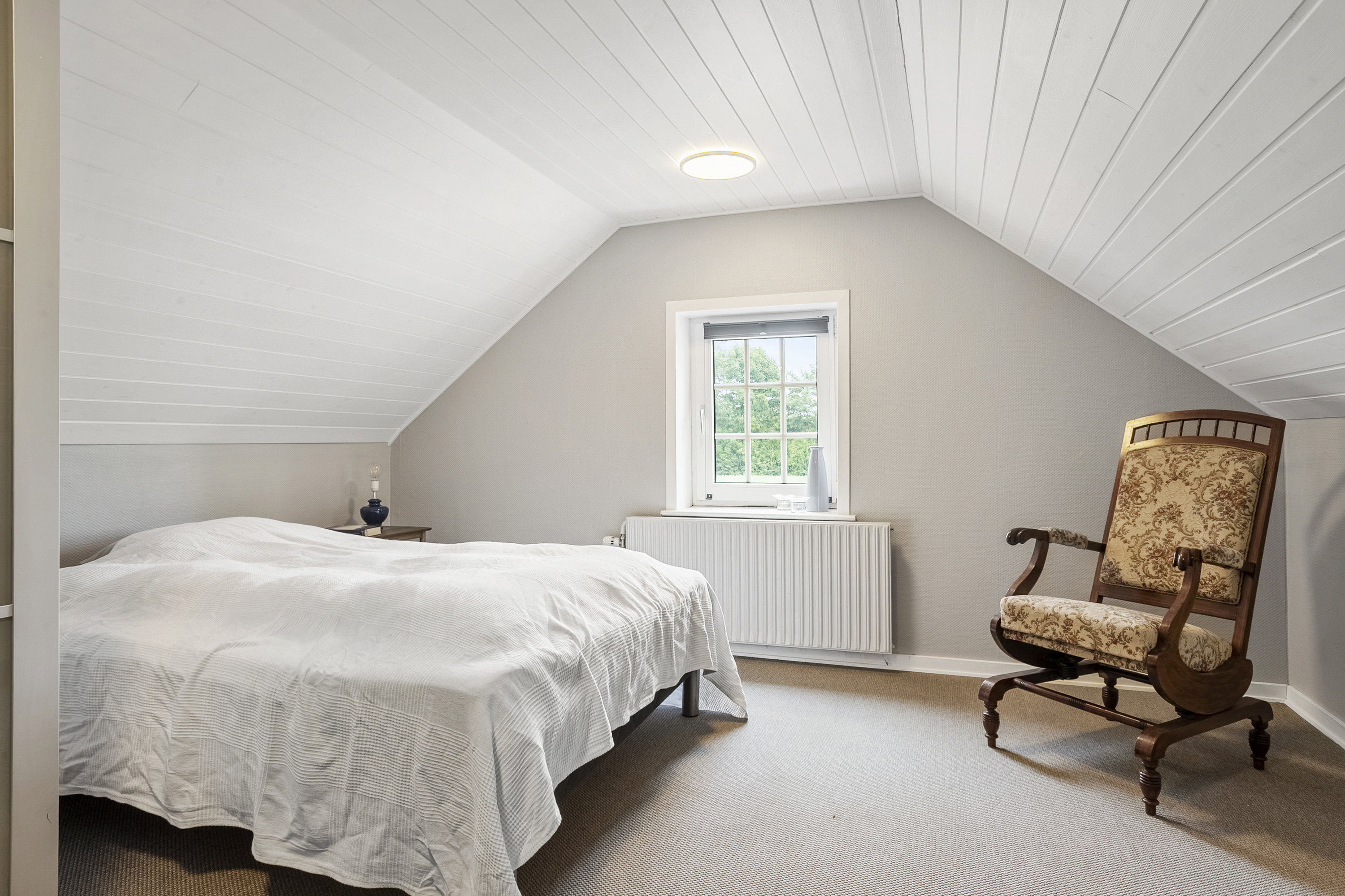 Fremhævet soveværelse billede i fuldskærmstilstand. Billede af Firringvej 1, Tuesbøl, 6650 Brørup