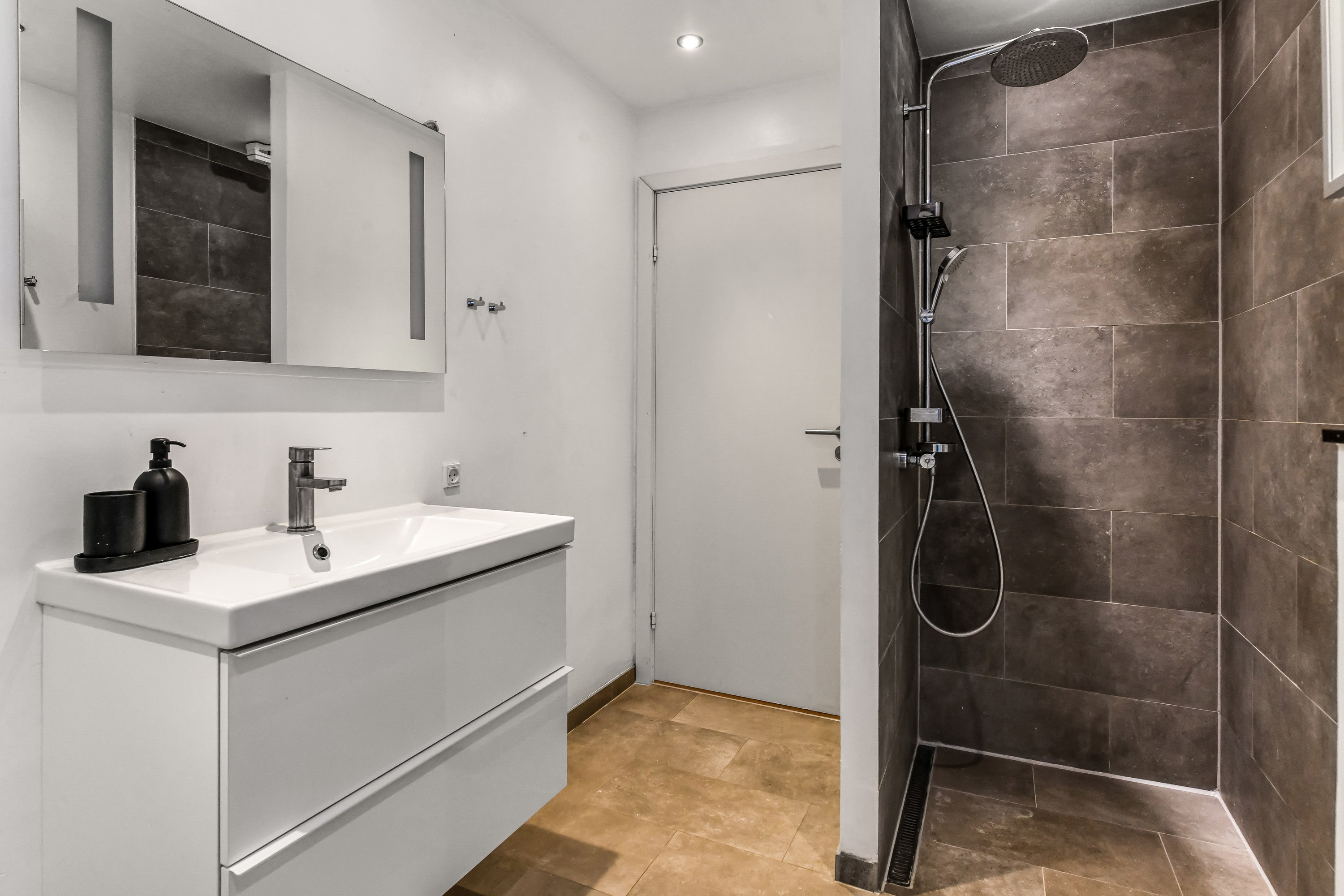 Fremhævet badeværelse billede i fuldskærmstilstand. Billede af Fyrrevænget 314, 7190 Billund