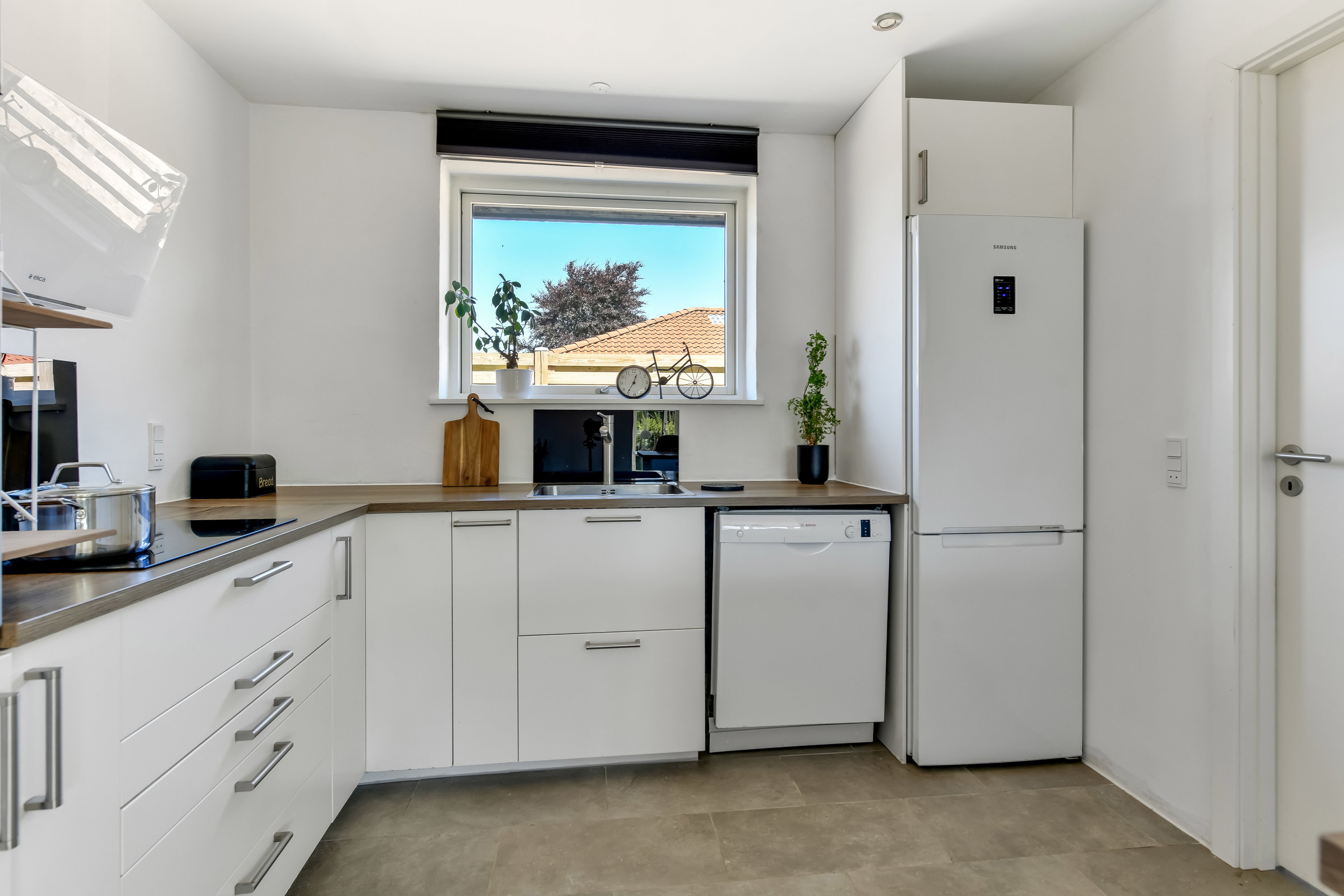 Fremhævet køkken billede i fuldskærmstilstand. Billede af Fyrrevænget 314, 7190 Billund