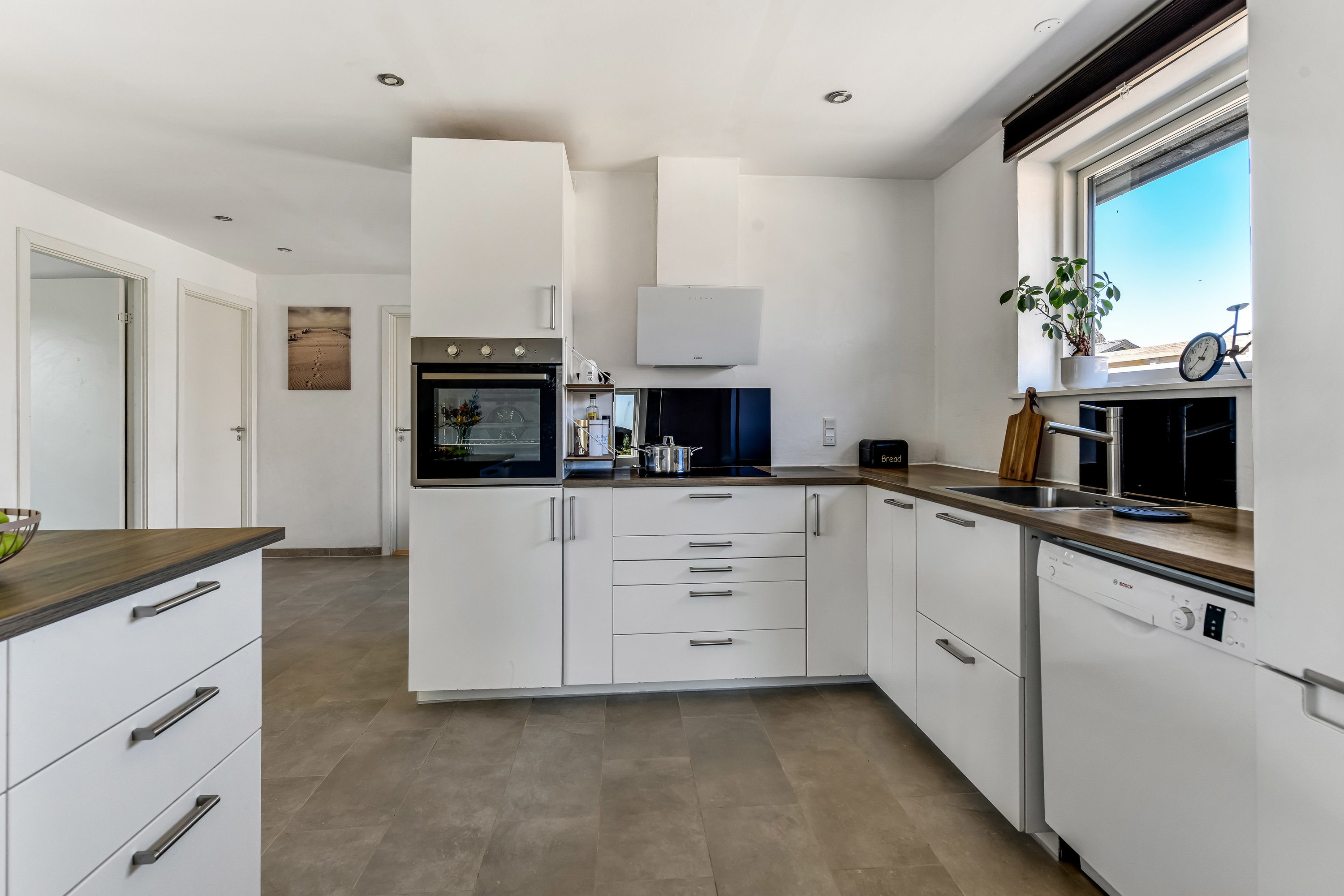 Fremhævet køkken billede i fuldskærmstilstand. Billede af Fyrrevænget 314, 7190 Billund