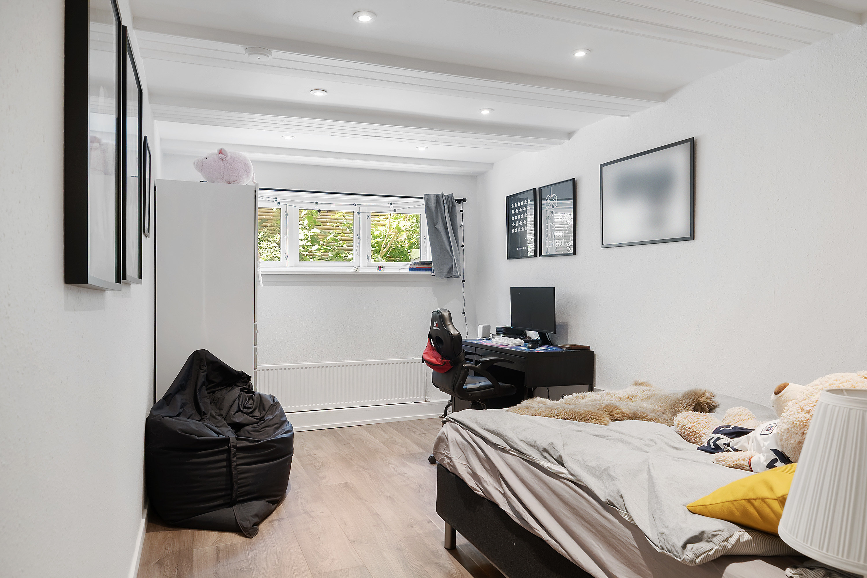 Fremhævet soveværelse billede i fuldskærmstilstand. Billede af Dyssegårdsvej 8, 2900 Hellerup