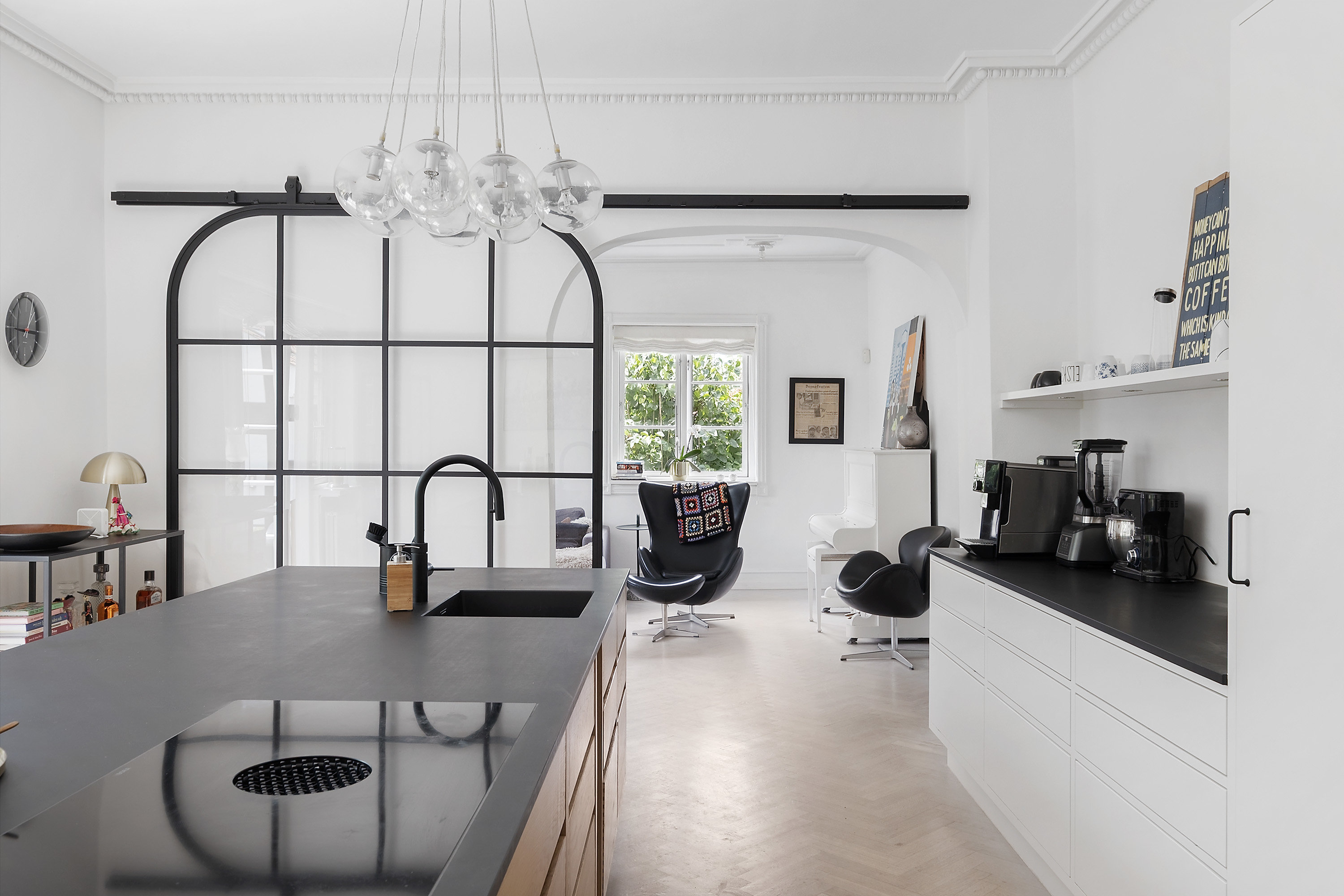 Fremhævet køkken billede i fuldskærmstilstand. Billede af Dyssegårdsvej 8, 2900 Hellerup