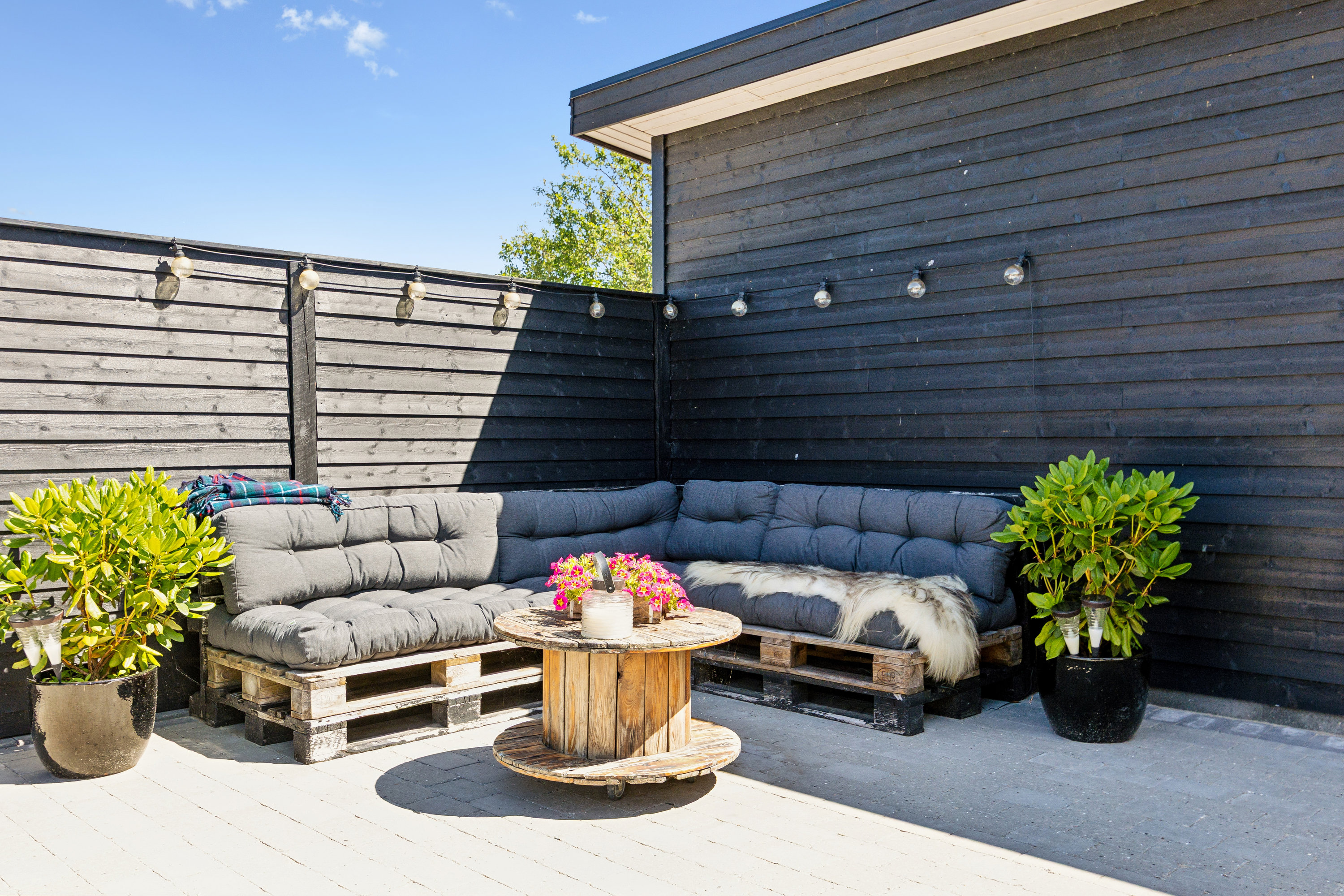 Fremhævet terrasse billede i fuldskærmstilstand. Billede af Robstrupvej 5, Voldby, 8500 Grenaa