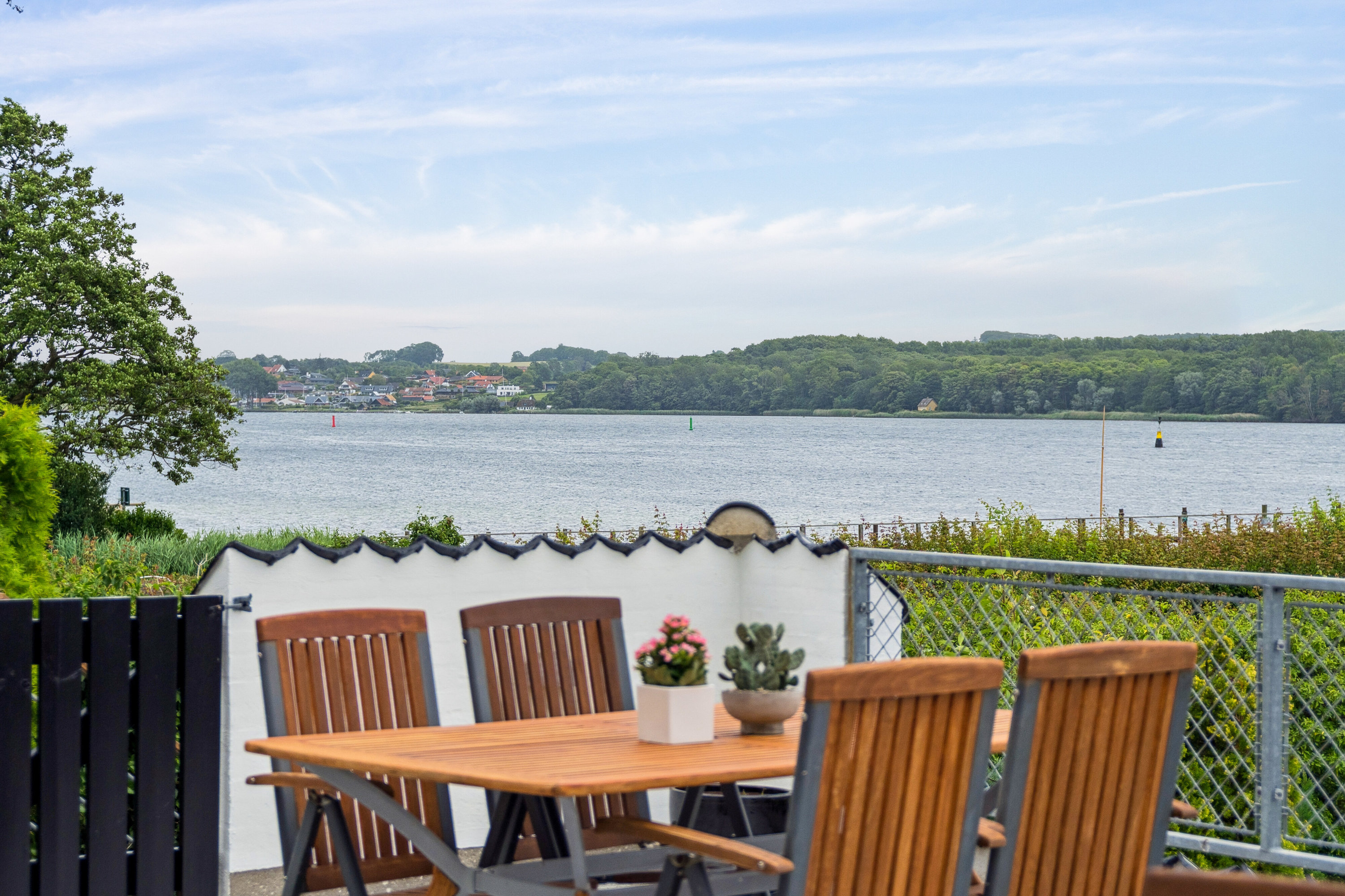 Fremhævet udendørs billede i fuldskærmstilstand. Billede af Sætting Strandvej 32, 5700 Svendborg