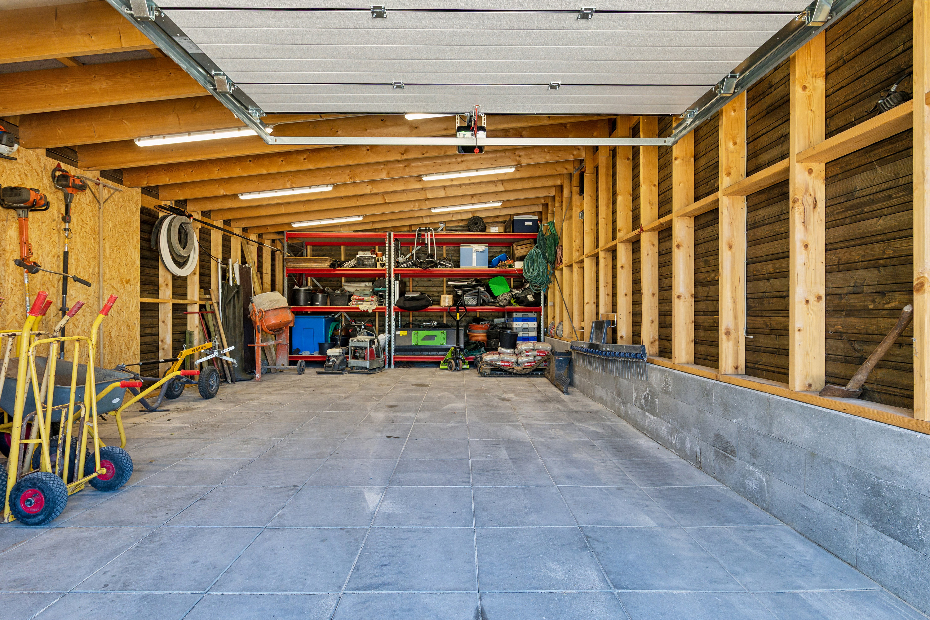 Fremhævet garage billede i fuldskærmstilstand. Billede af Robstrupvej 5, Voldby, 8500 Grenaa