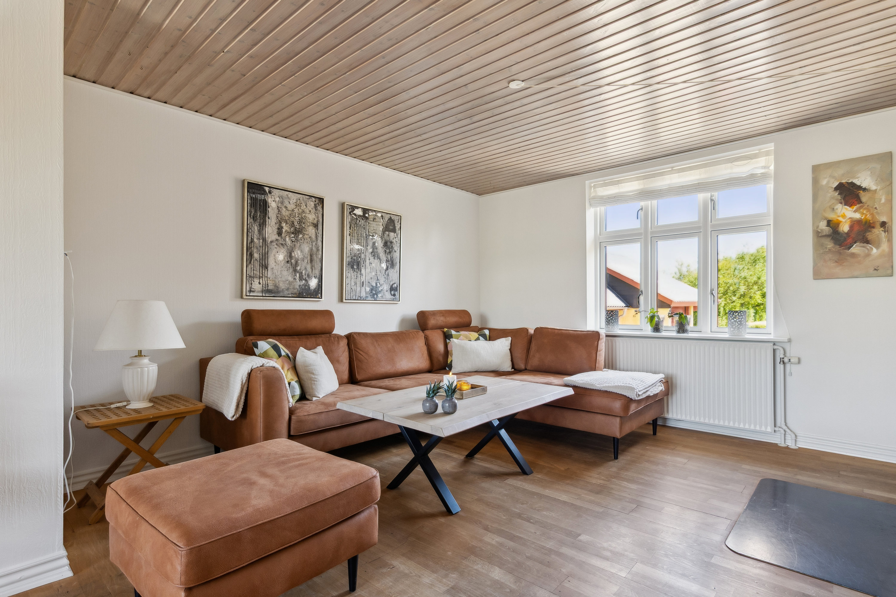 Fremhævet stue billede i fuldskærmstilstand. Billede af Robstrupvej 5, Voldby, 8500 Grenaa