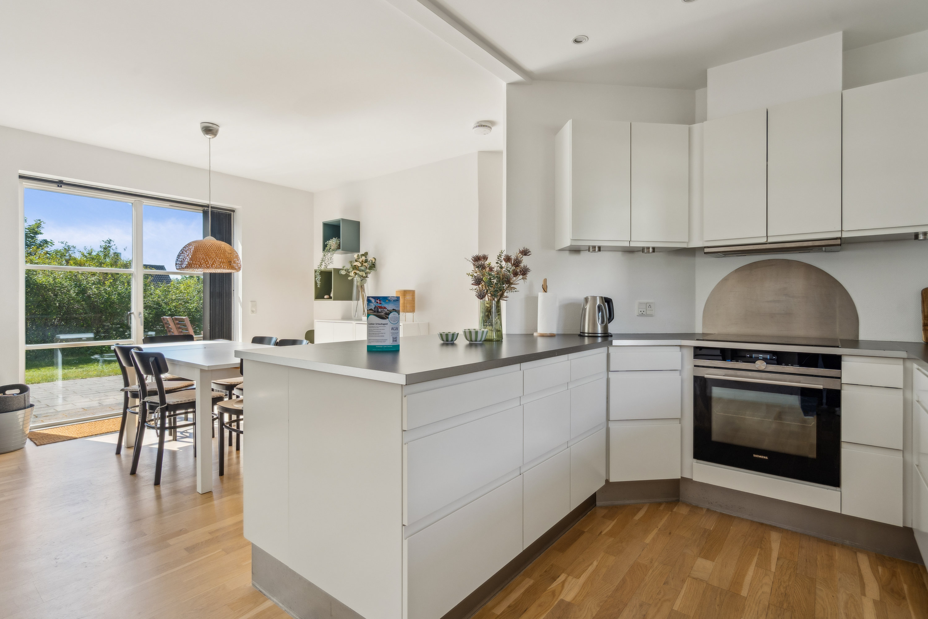 Fremhævet køkken billede i fuldskærmstilstand. Billede af Tannisbugtvej 96C, Tversted, 9881 Bindslev