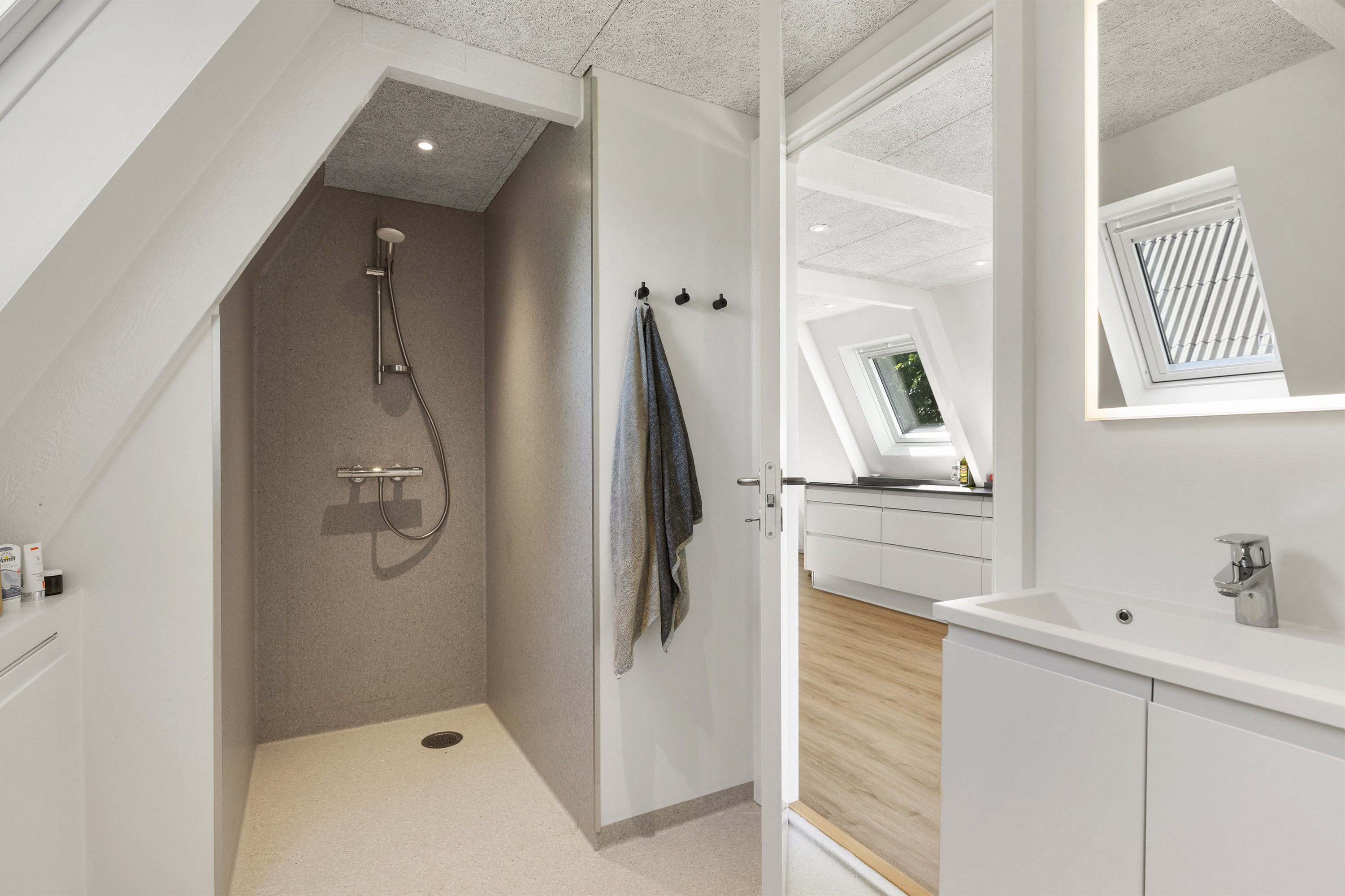 Fremhævet badeværelse billede i fuldskærmstilstand. Billede af Golfsvinget 202, Gatten, 9640 Farsø