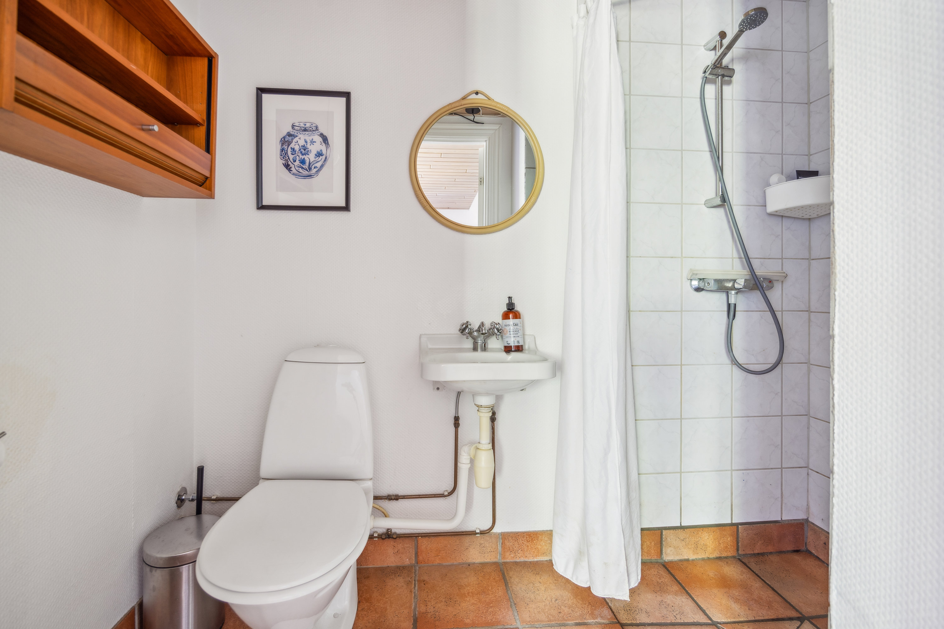 Fremhævet badeværelse billede i fuldskærmstilstand. Billede af Vråvej 1A, 9510 Arden