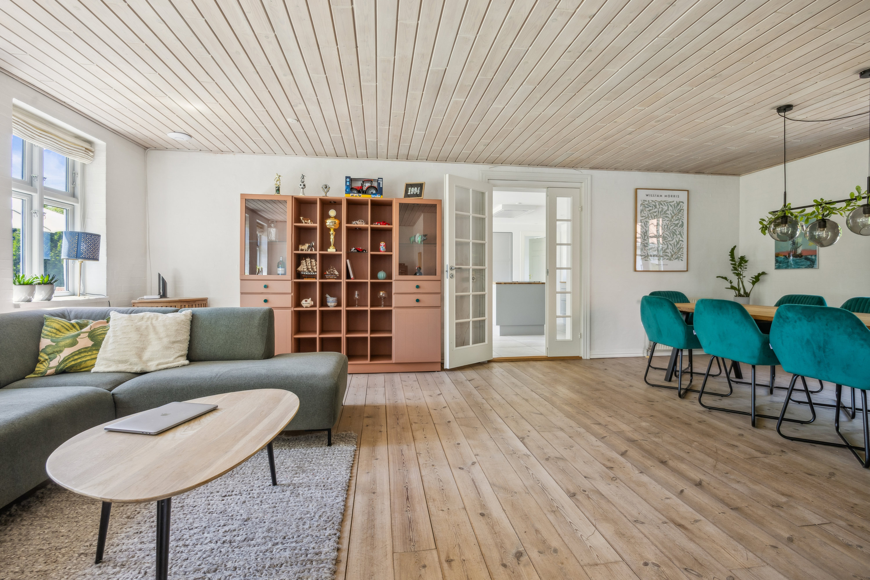 Fremhævet stue billede i fuldskærmstilstand. Billede af Vråvej 1A, 9510 Arden